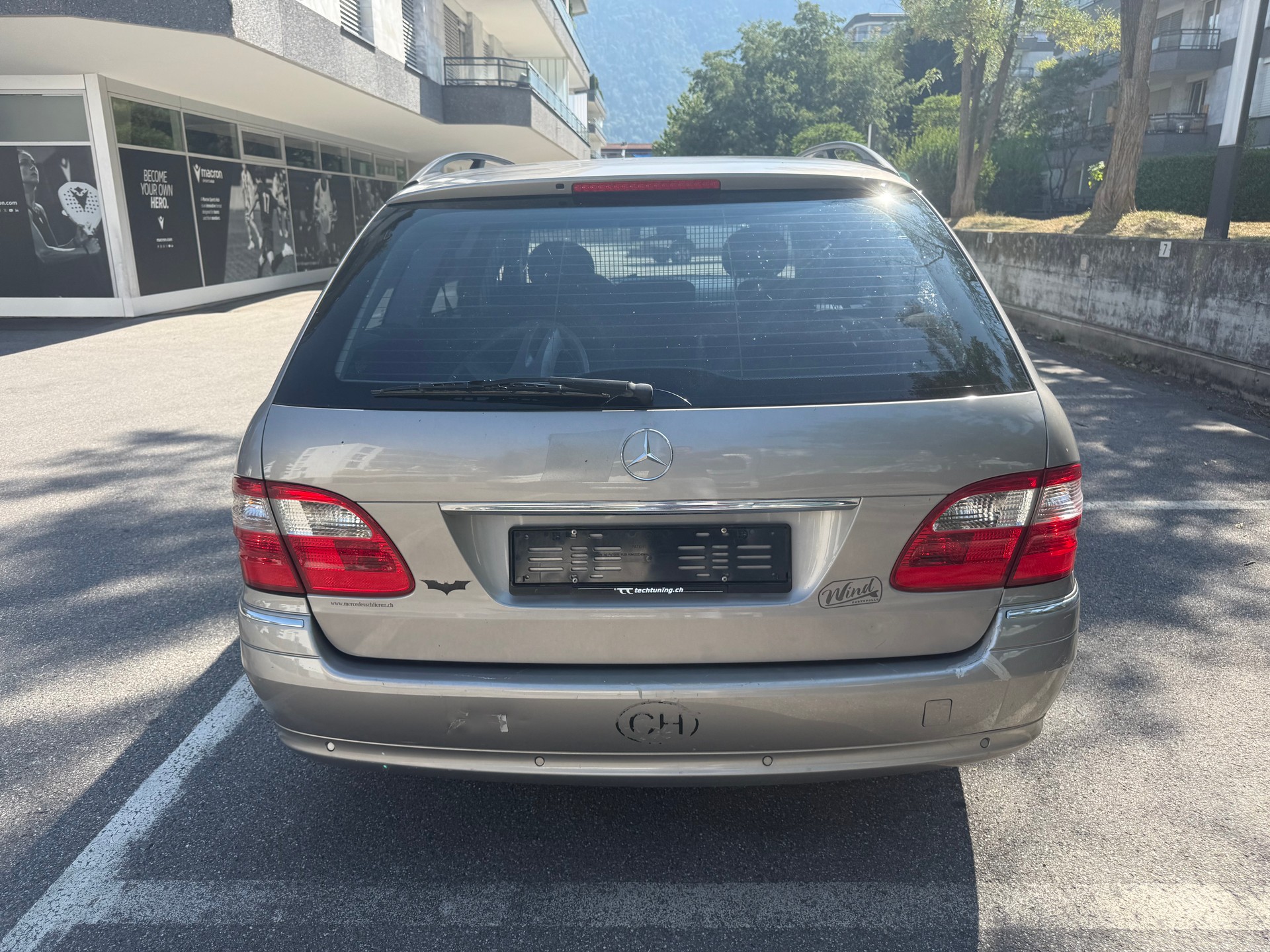 MERCEDES-BENZ E 240 Avantgarde-image-3