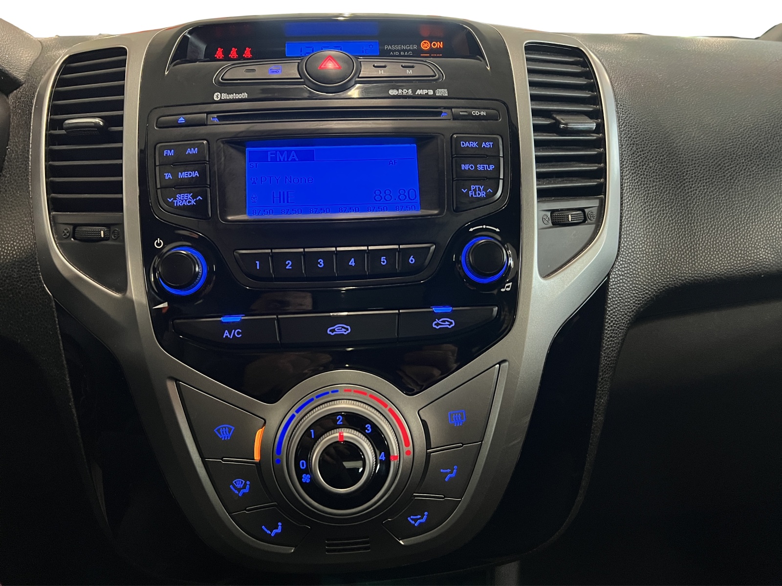 HYUNDAI iX20 1.6 Style-image-12