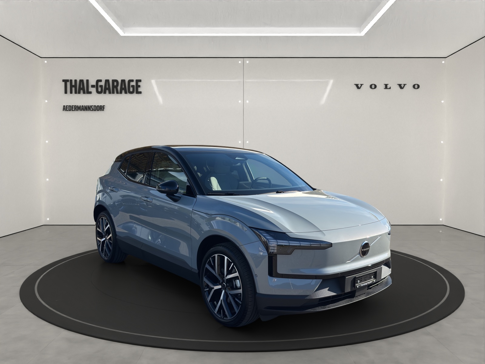 VOLVO EX30 P5 Longe Range Ultra-image-2