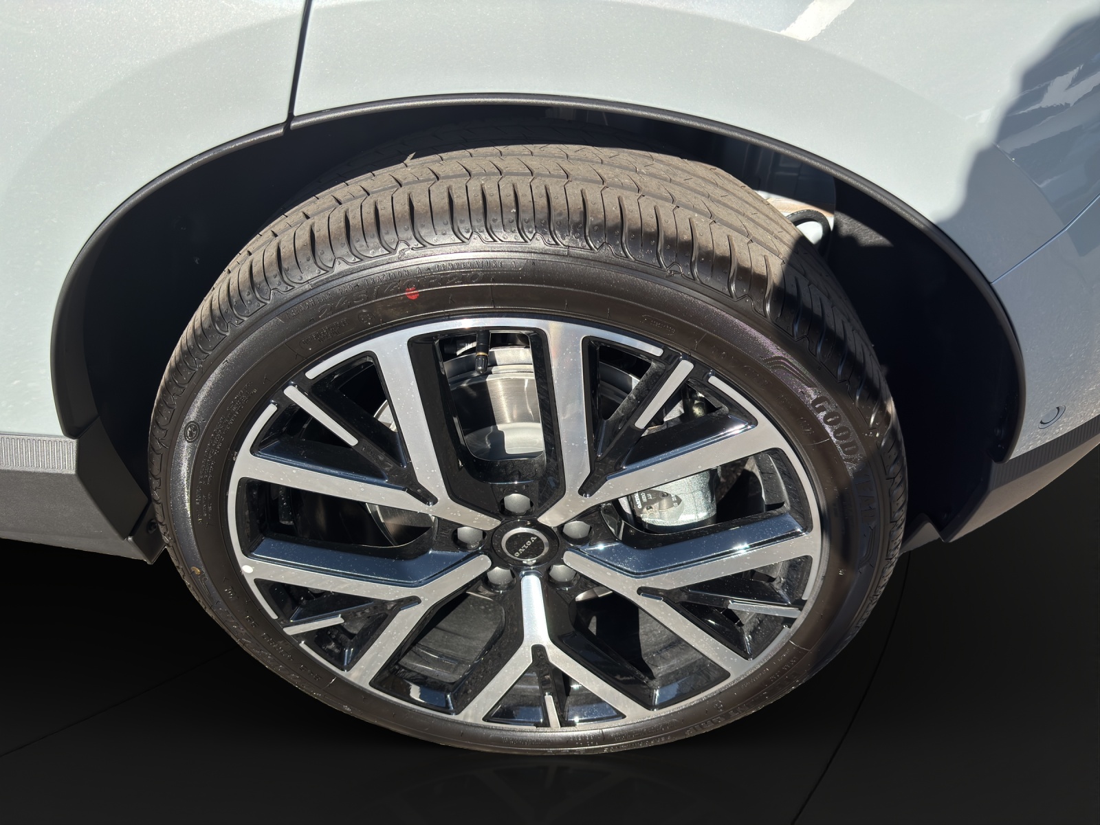 VOLVO EX30 P5 Longe Range Ultra-image-3