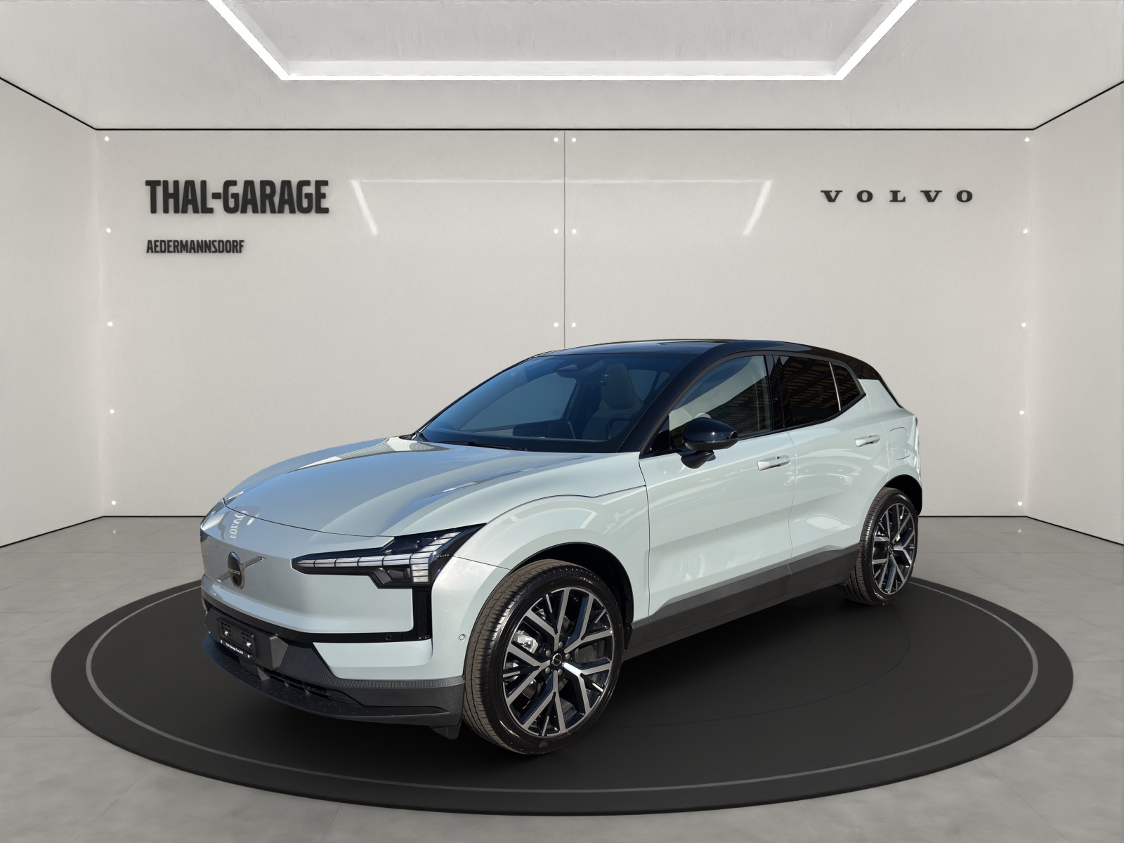 VOLVO EX30 P5 Longe Range Ultra-image-0