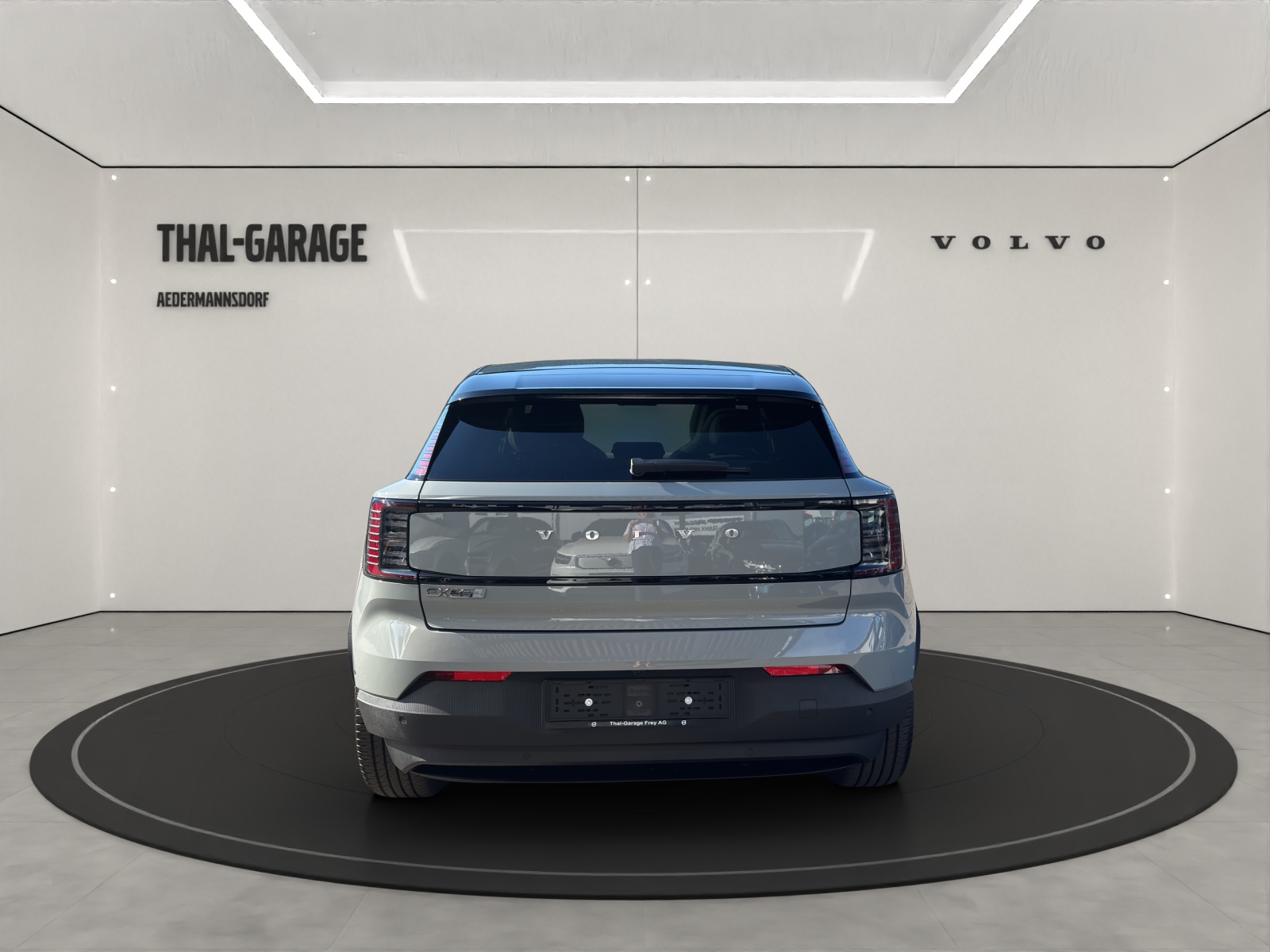 VOLVO EX30 P5 Longe Range Ultra-image-4