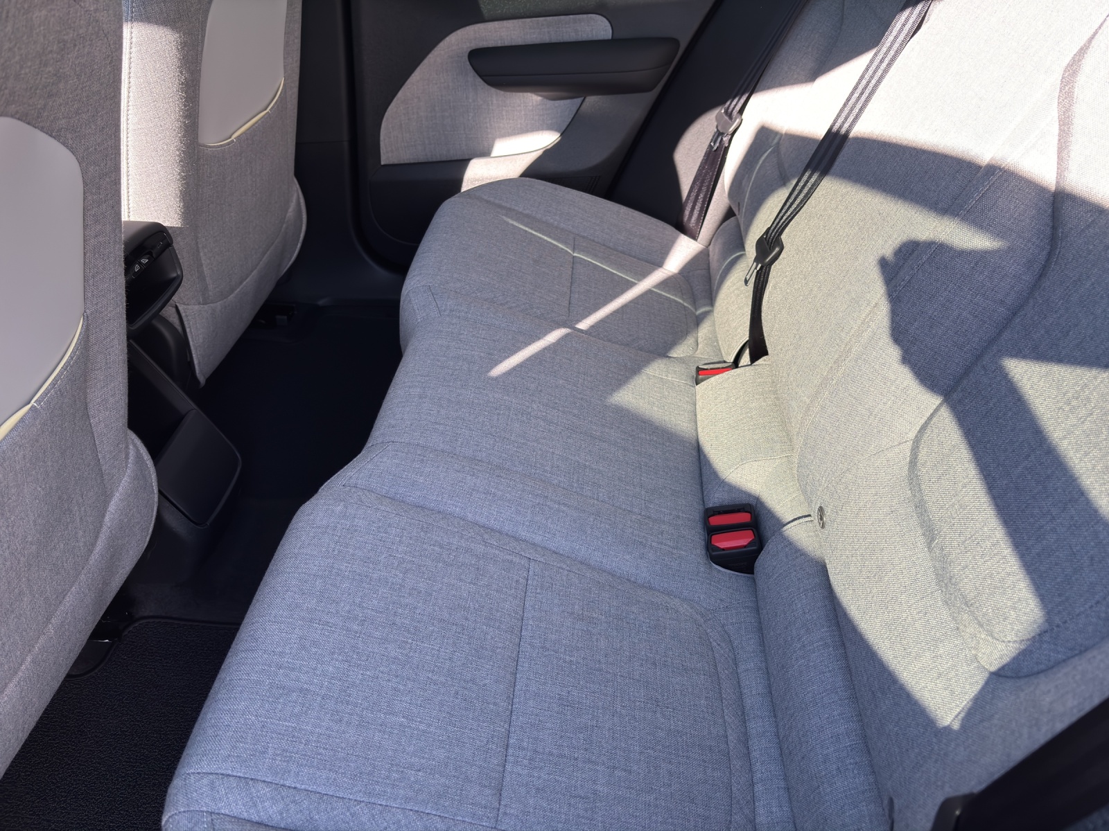 VOLVO EX30 P5 Longe Range Ultra-image-12