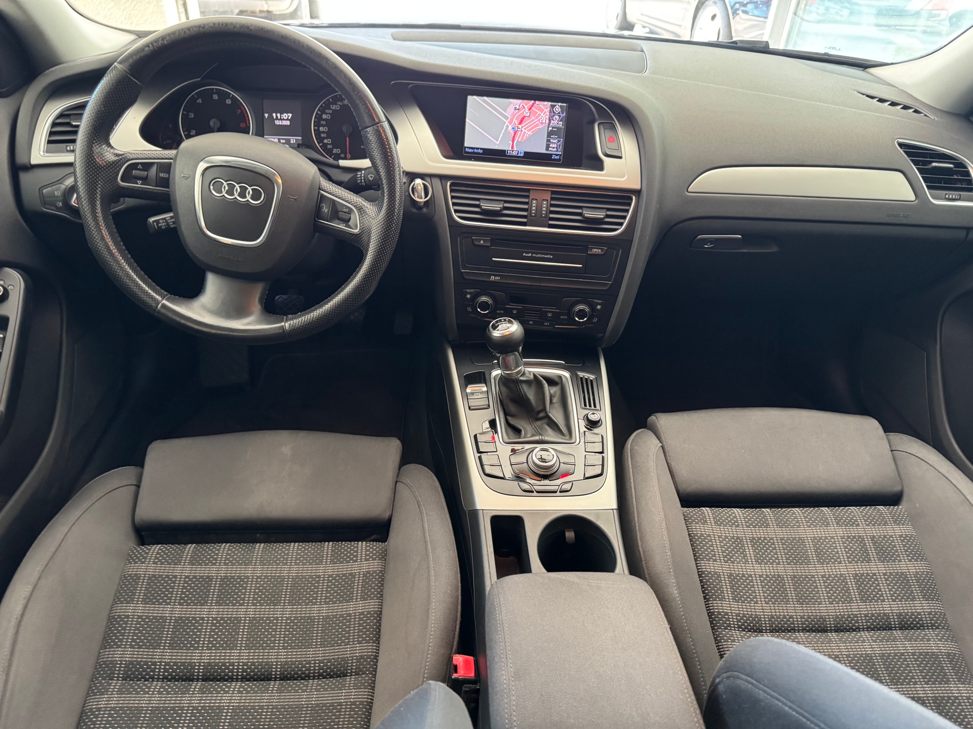 AUDI A4 Avant 1.8 TFSI Start plus-image-8