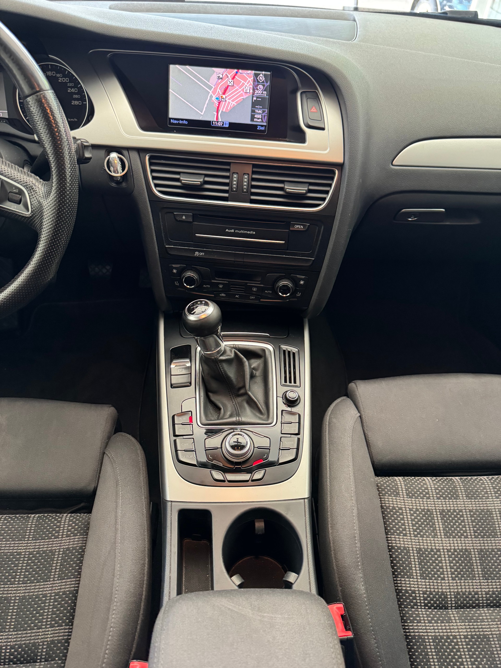 AUDI A4 Avant 1.8 TFSI Start plus-image-9