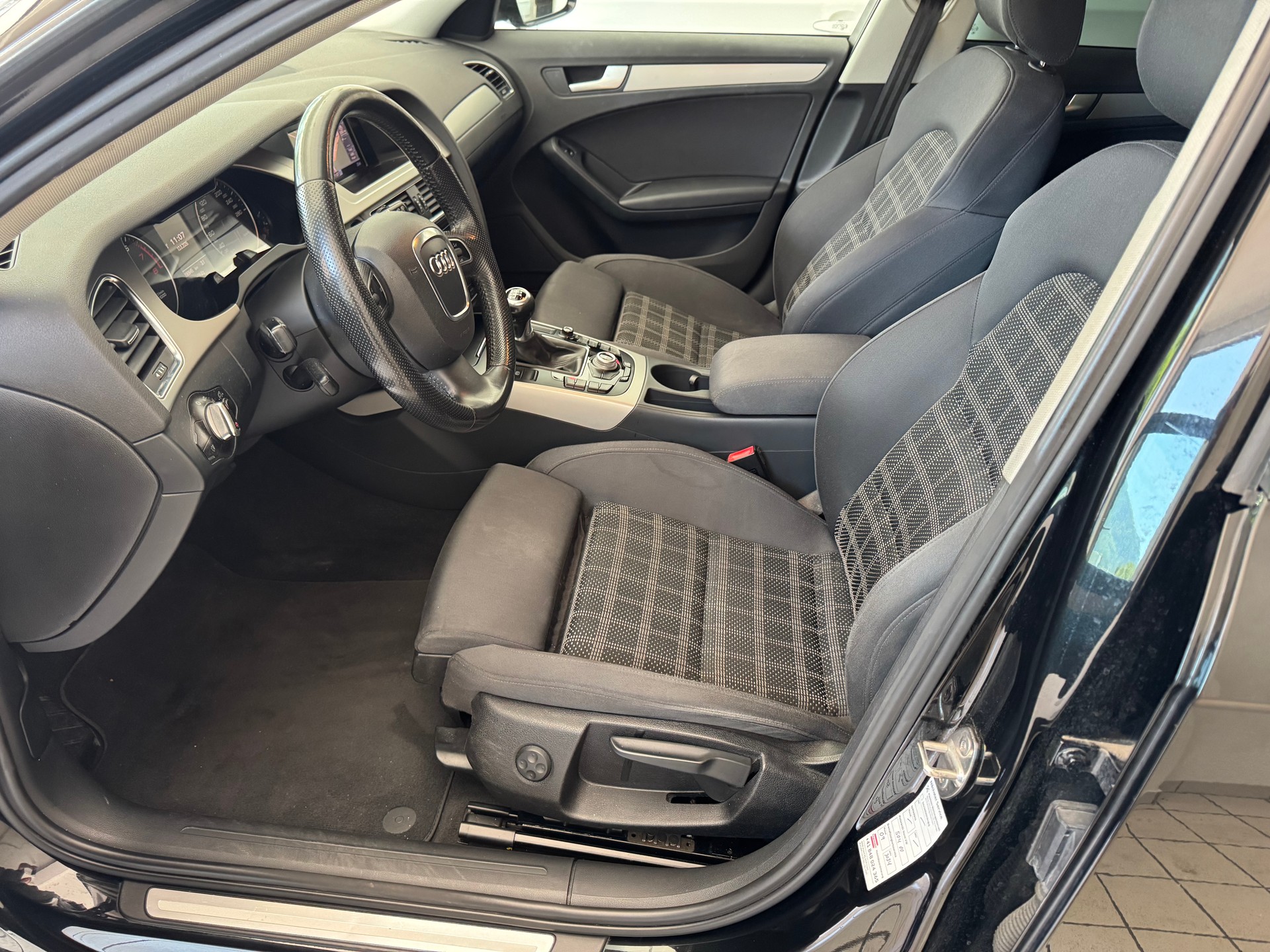AUDI A4 Avant 1.8 TFSI Start plus-image-10