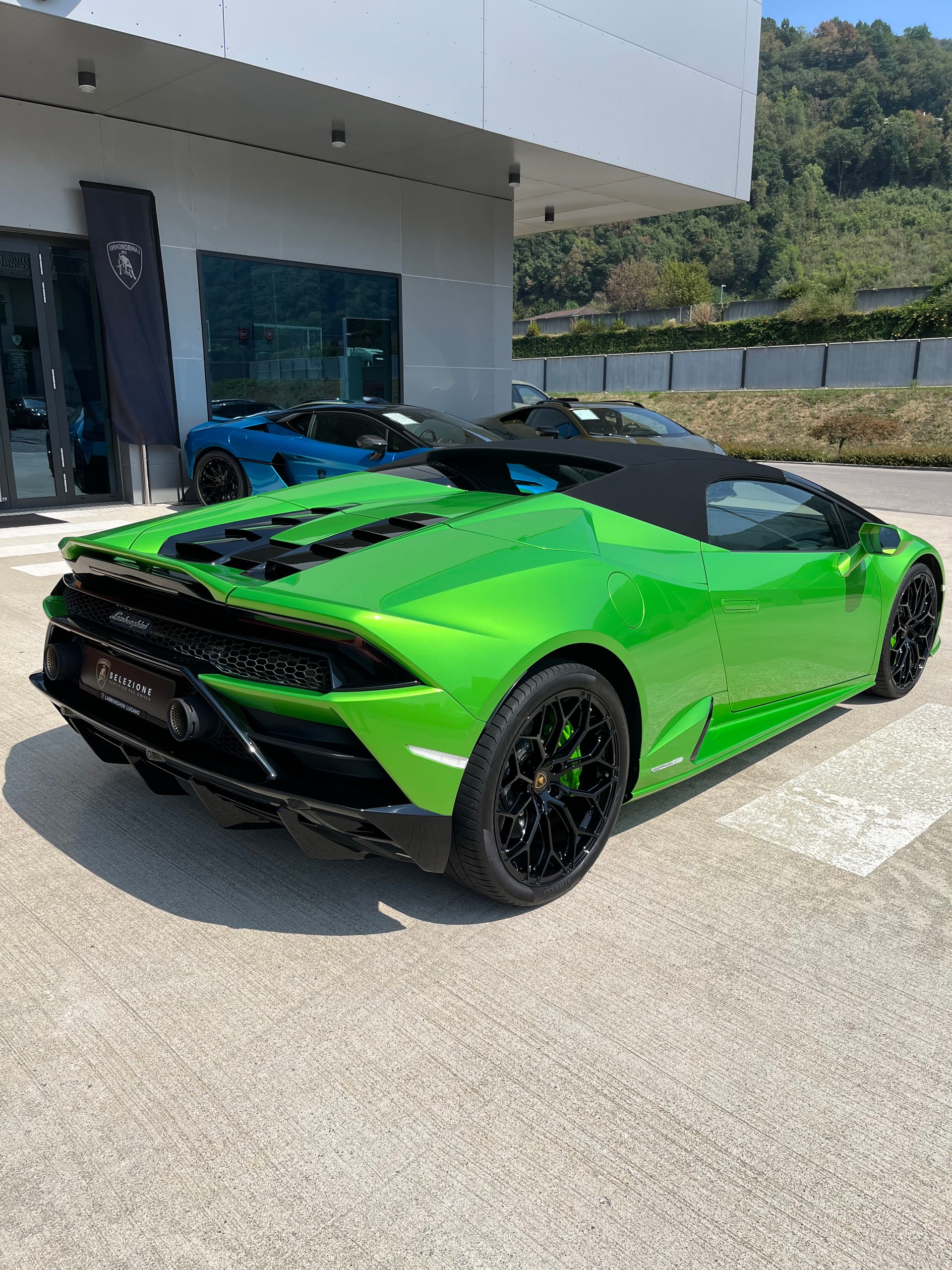 LAMBORGHINI Huracan EVO Spyder MY24 Selezione Certified Pre-Owned Certifications: 150-point check list Lamborghini Lugano-showroom-element-3