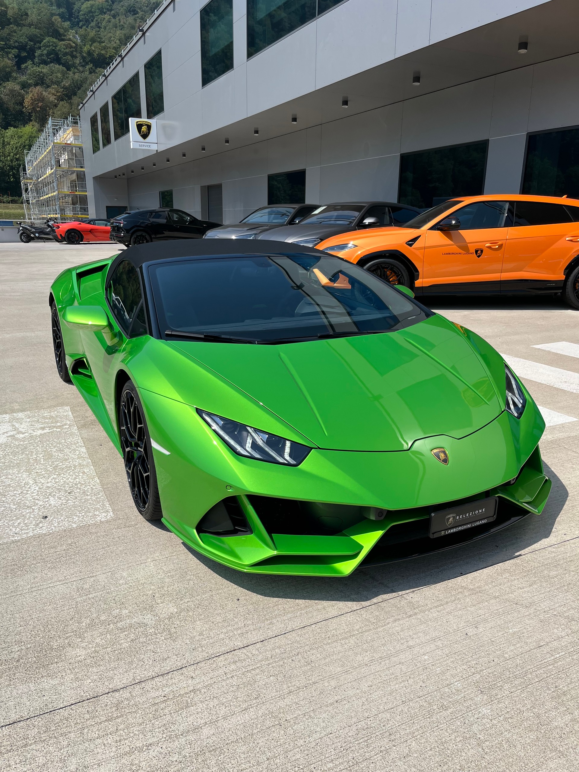 LAMBORGHINI Huracan EVO Spyder MY24 Selezione Certified Pre-Owned Certifications: 150-point check list Lamborghini Lugano-showroom-element-1