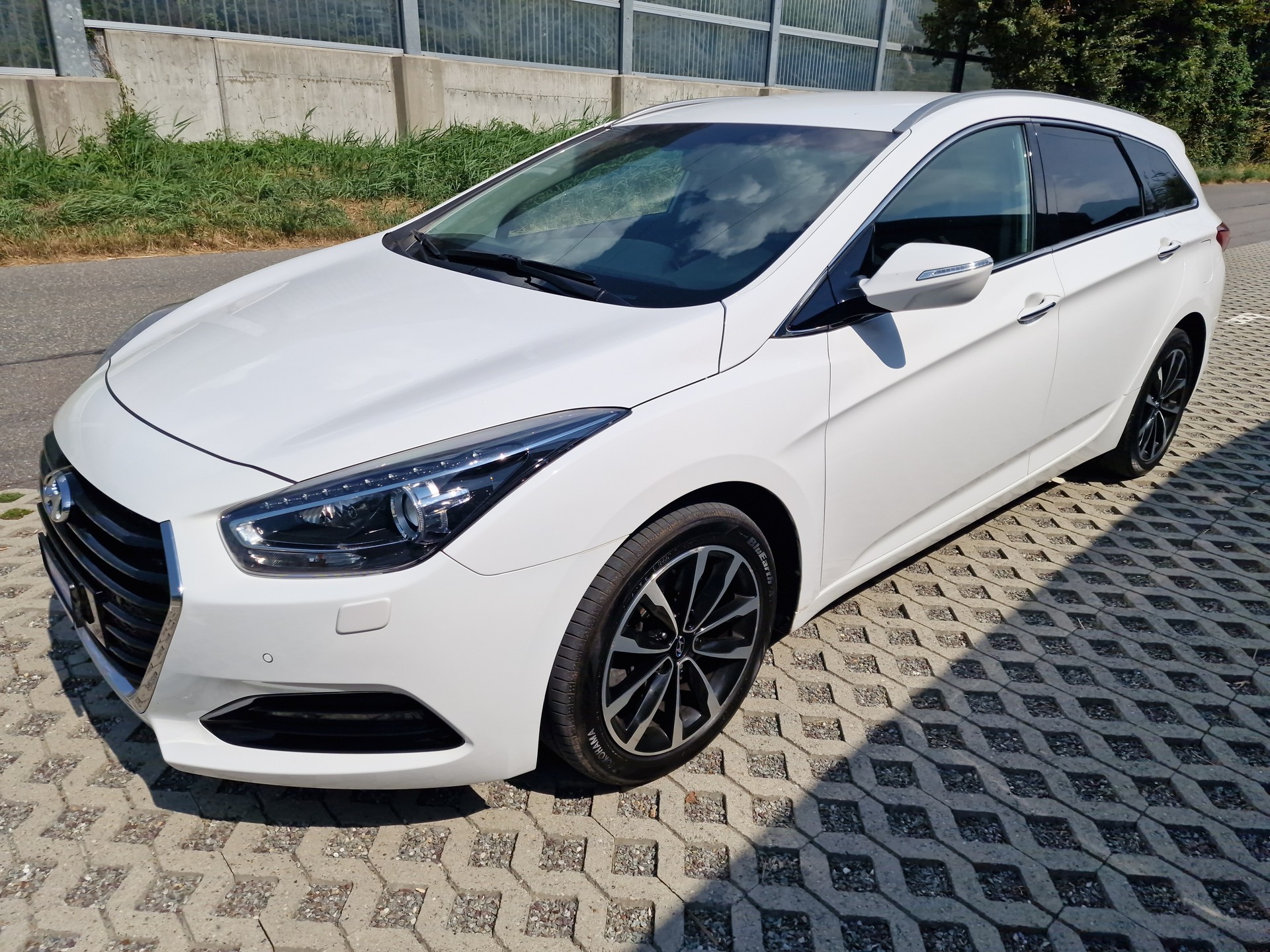 HYUNDAI i40 Wagon 1.7 CRDI Vertex Automatic-image-1