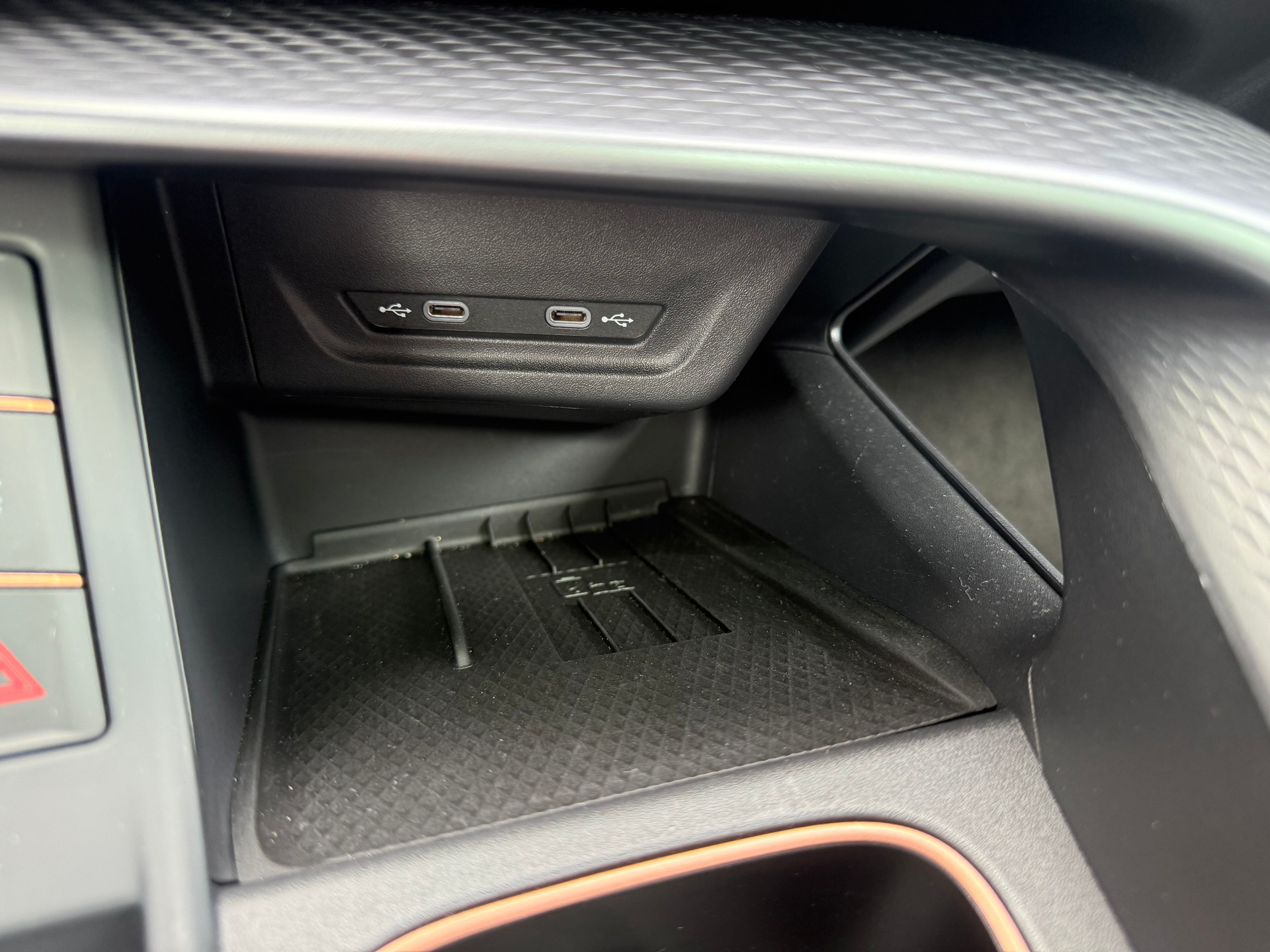 CUPRA Terramar 2.0 TSI VZ 4Drive DSG * 20 ZOLL * PANORAMA *-image-18