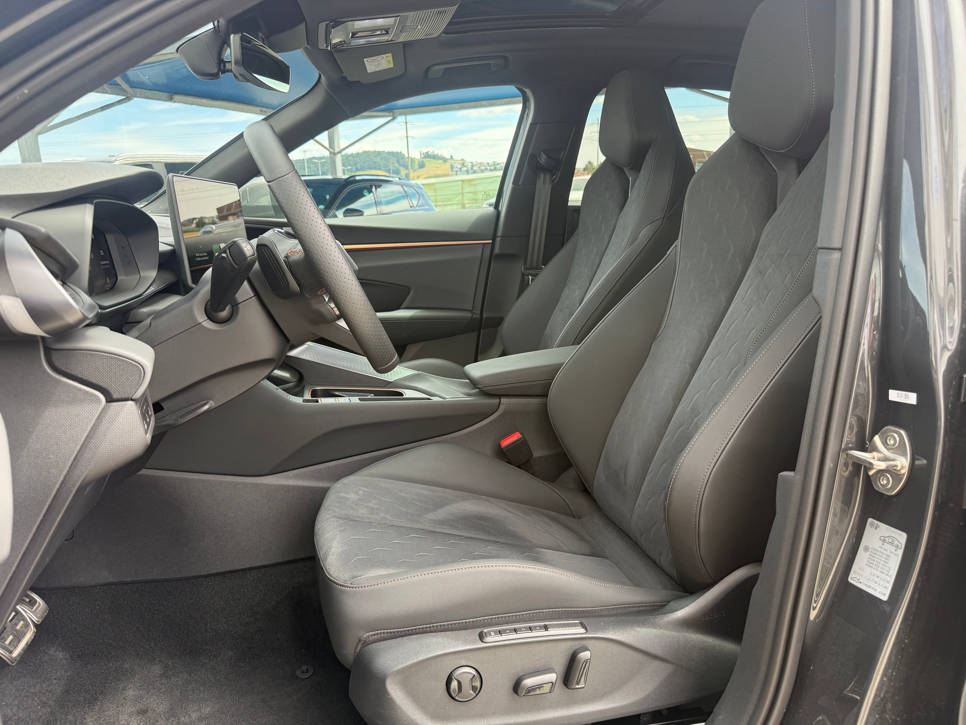 CUPRA Terramar 2.0 TSI VZ 4Drive DSG * 20 ZOLL * PANORAMA *-image-9