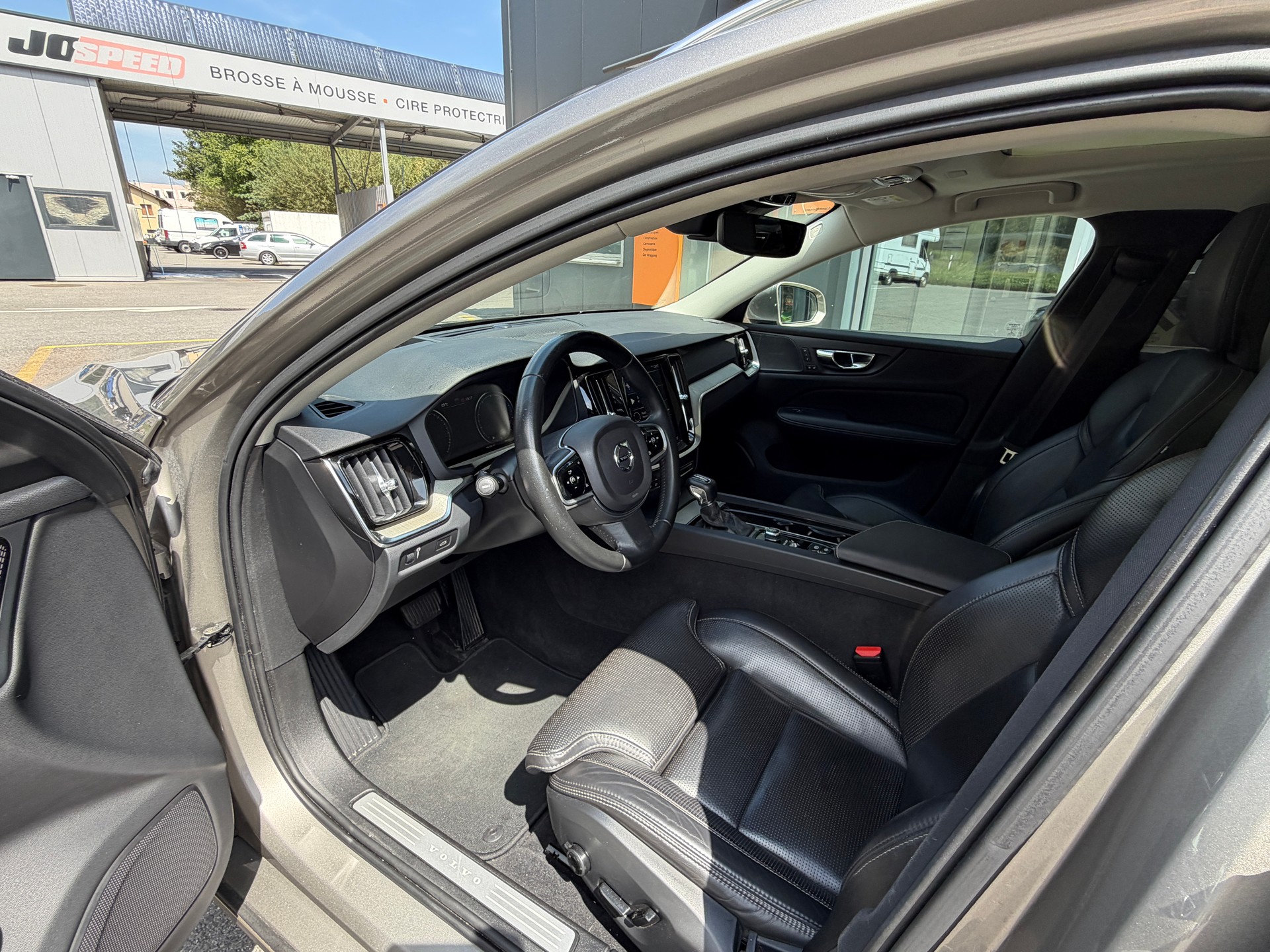 VOLVO V60 T6 AWD Inscription Geartronic-image-5