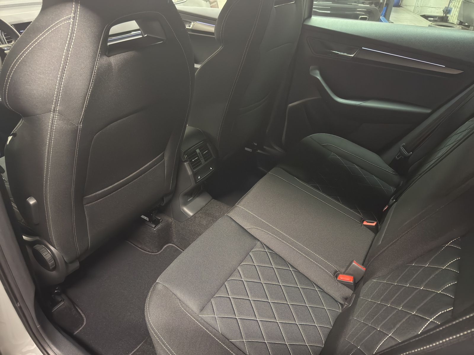 SKODA Karoq 2.0 TSI SportLine 4x4 DSG-image-7