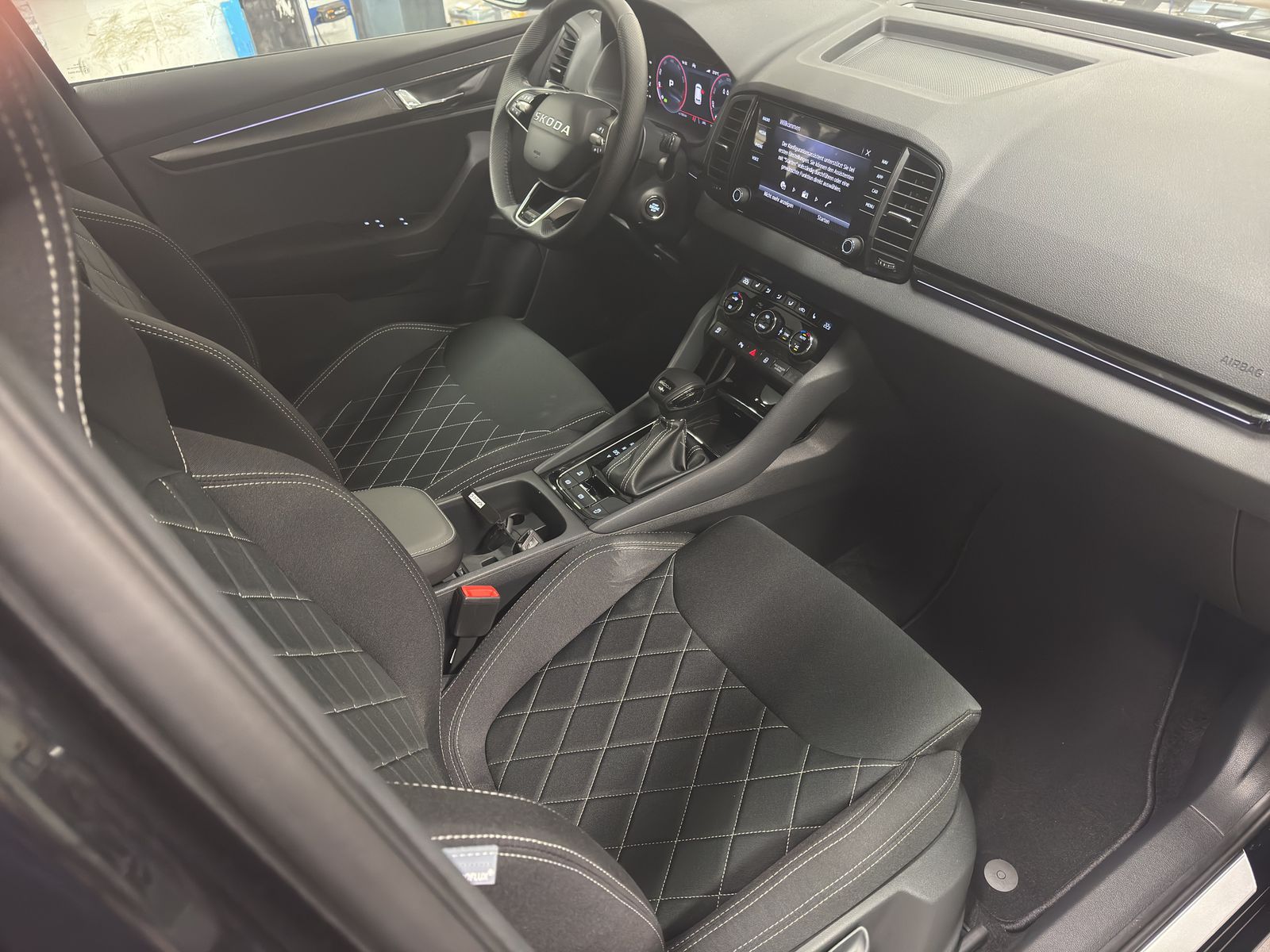 SKODA Karoq 2.0 TSI SportLine 4x4 DSG-image-8