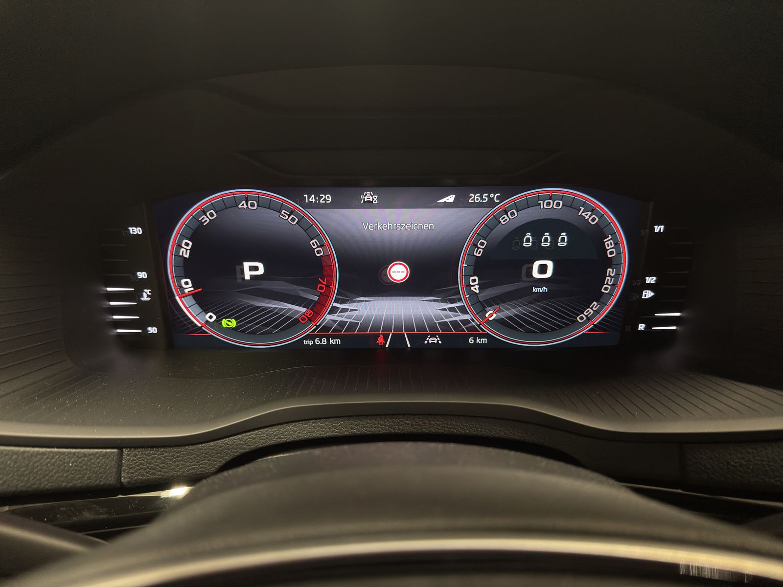 SKODA Karoq 2.0 TSI SportLine 4x4 DSG-image-4