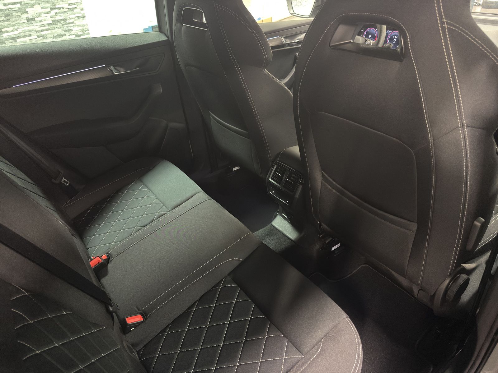 SKODA Karoq 2.0 TSI SportLine 4x4 DSG-image-9