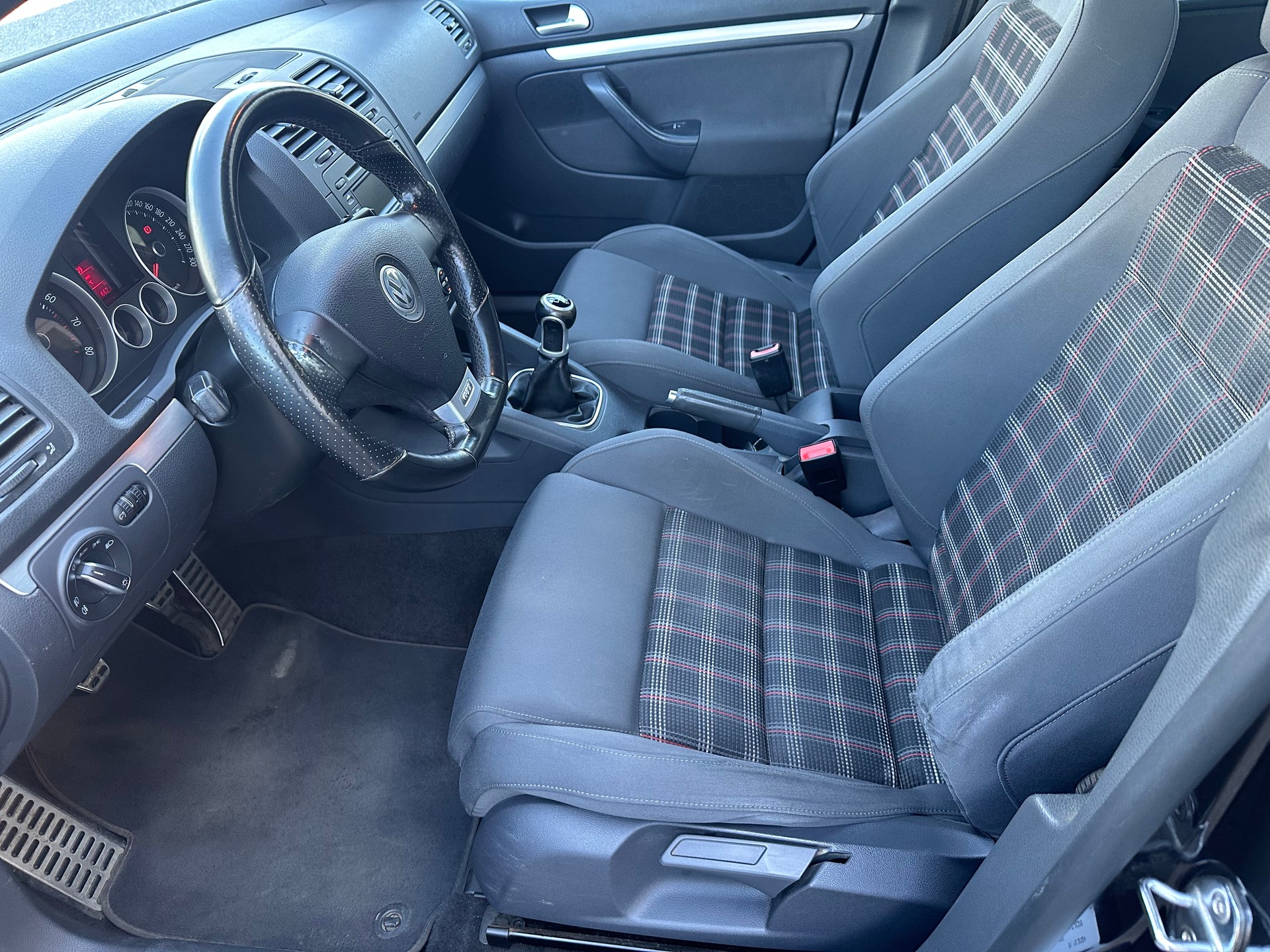 VW Golf 2.0 TFSI GTI-image-12