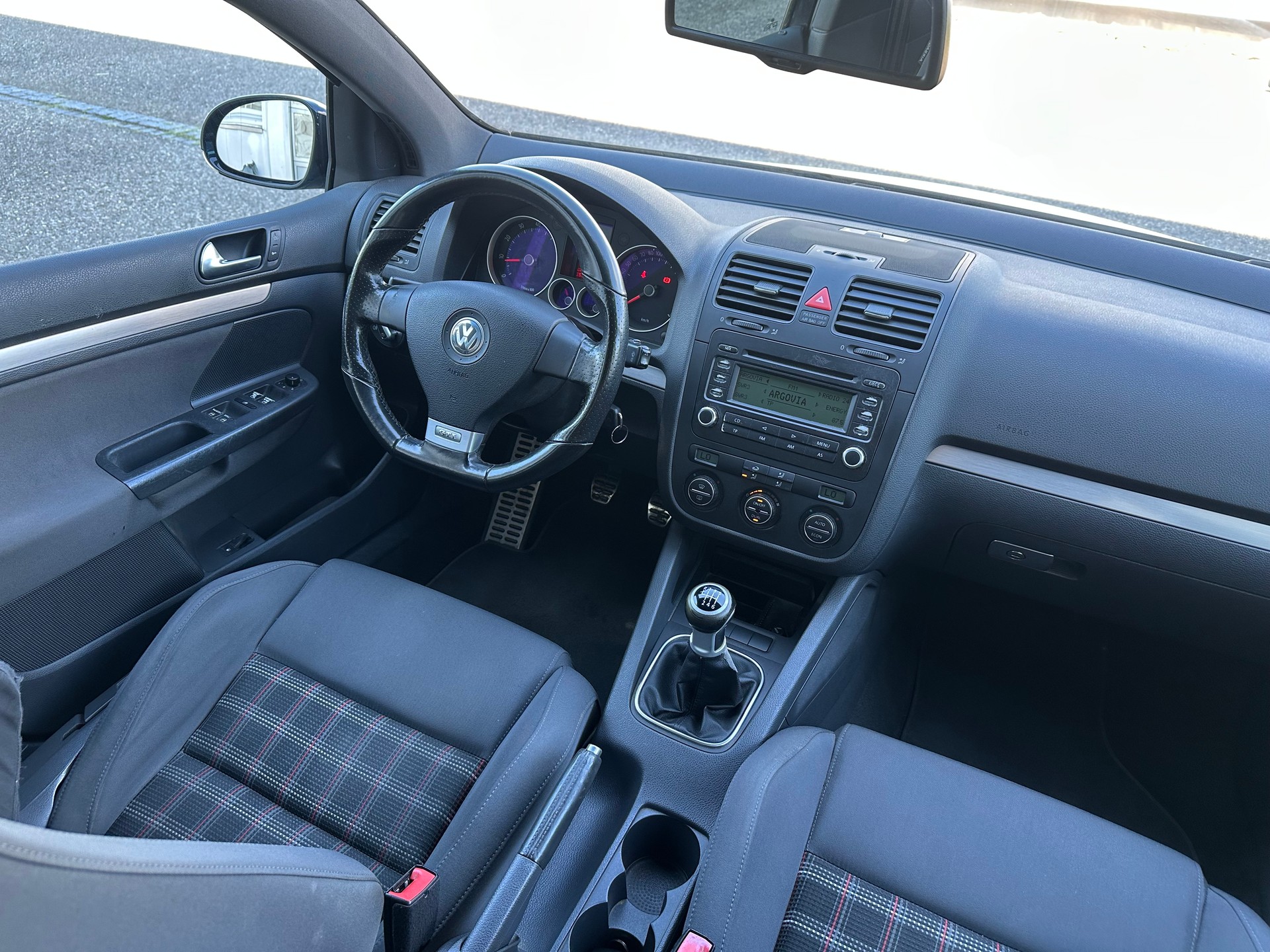 VW Golf 2.0 TFSI GTI-image-10