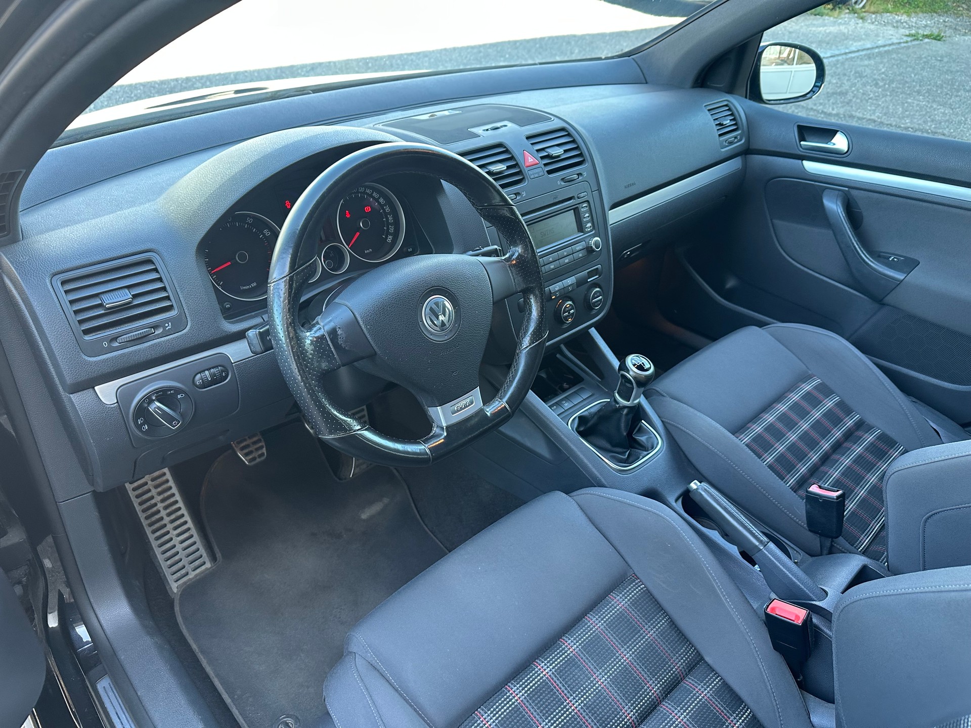 VW Golf 2.0 TFSI GTI-image-13