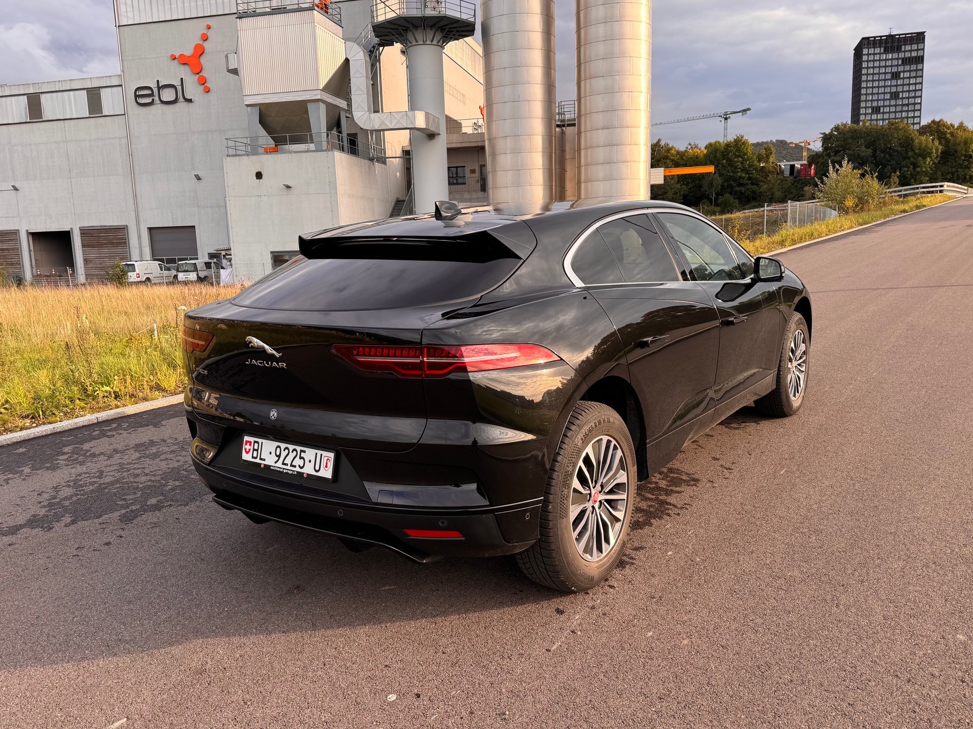 JAGUAR I-Pace EV400 S AWD-image-10