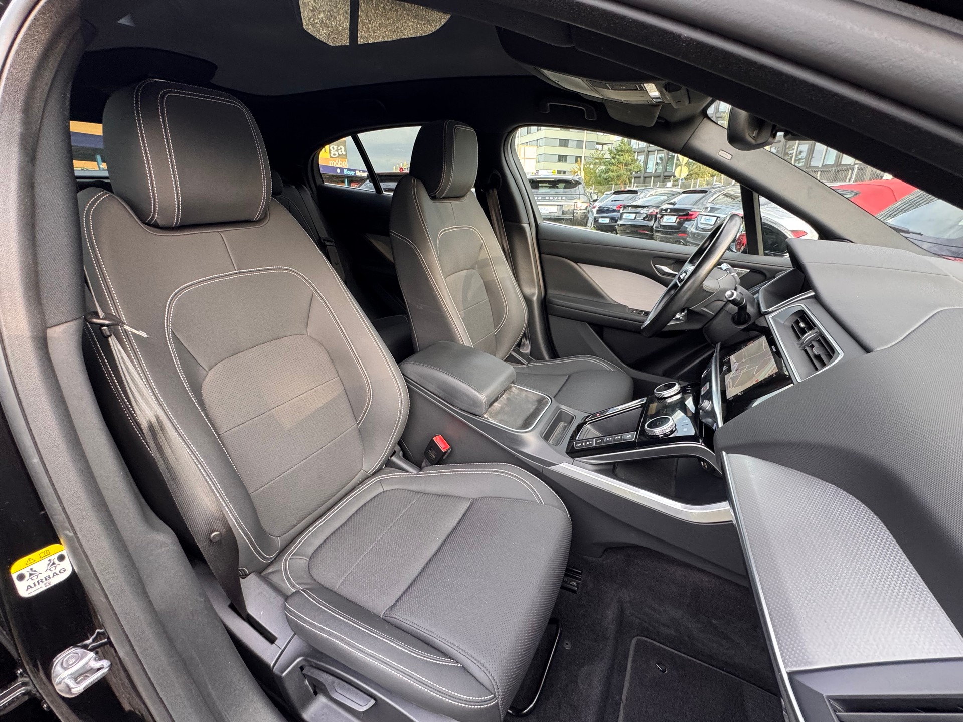 JAGUAR I-Pace EV400 S AWD-image-17