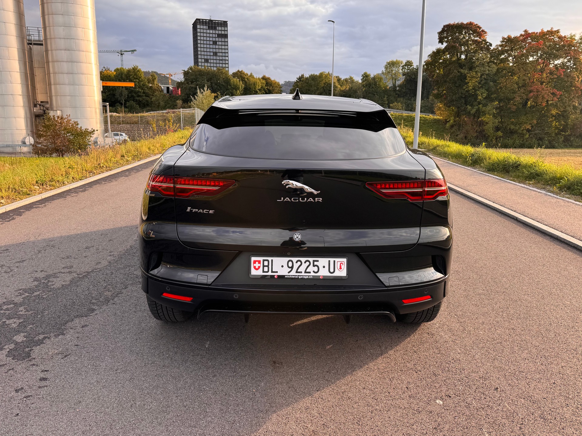 JAGUAR I-Pace EV400 S AWD-image-9