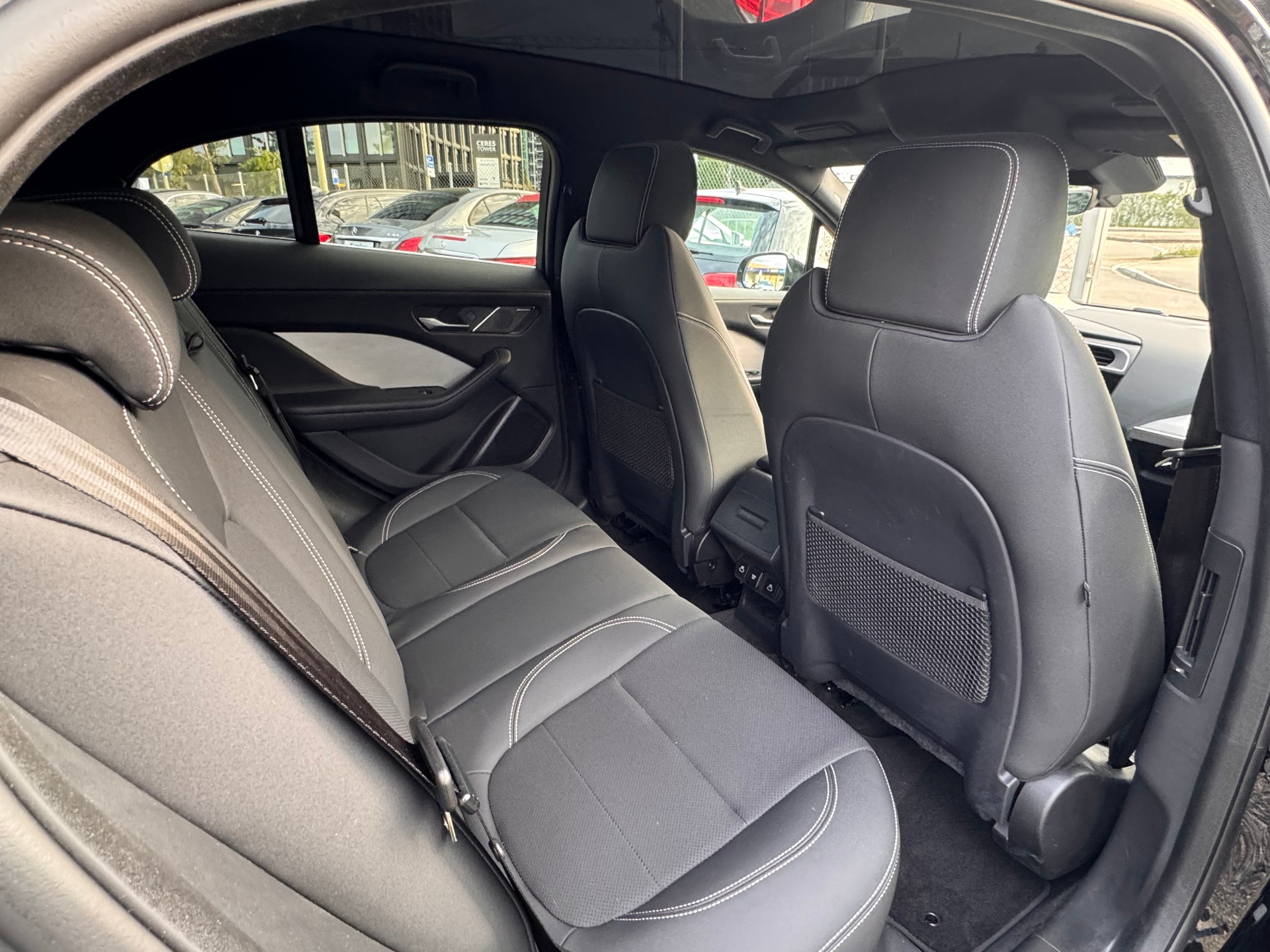 JAGUAR I-Pace EV400 S AWD-image-15