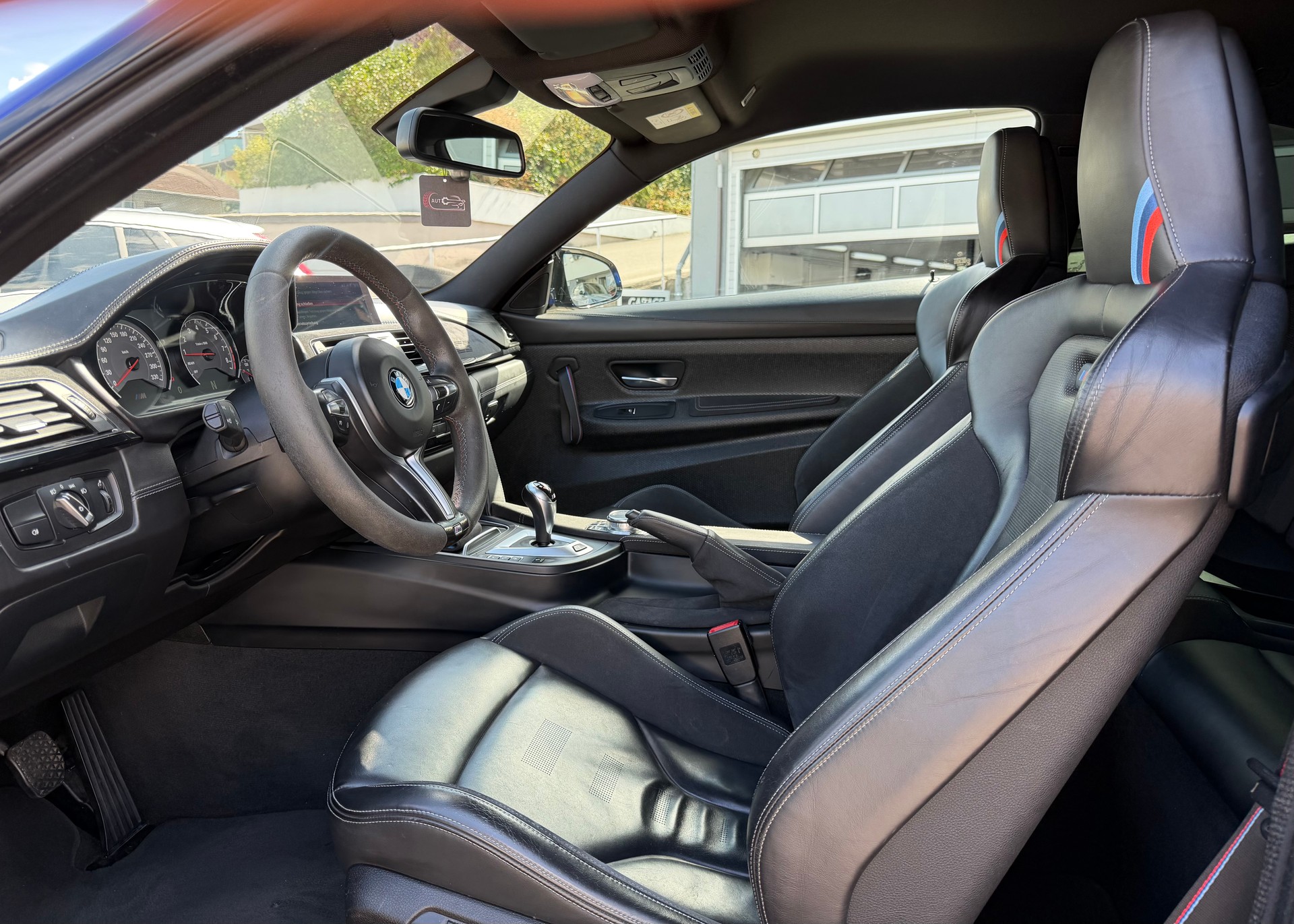 BMW M4 Coupé CS DKG-image-10