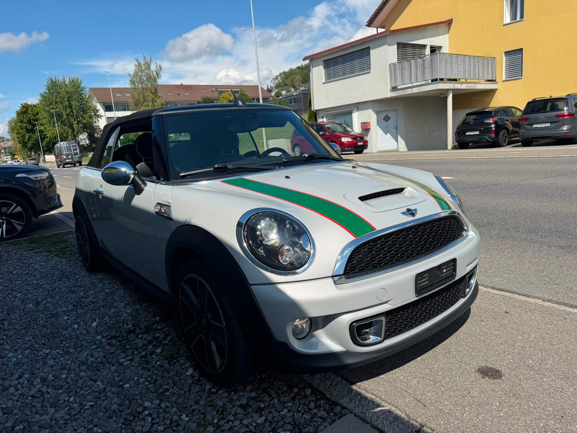 MINI Cooper S Cabriolet-image-2