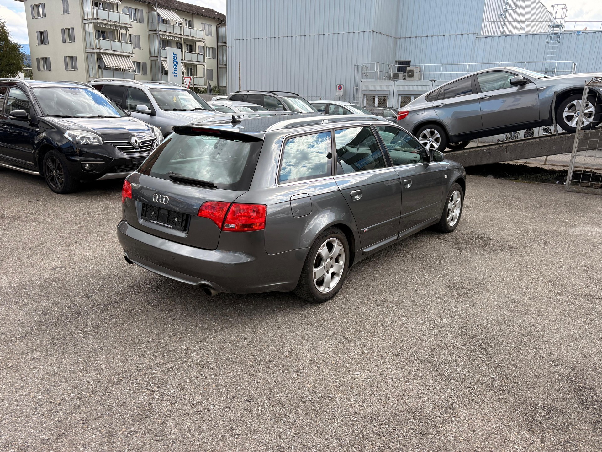 AUDI A4 Avant 2.0 Turbo FSI quattro-image-2