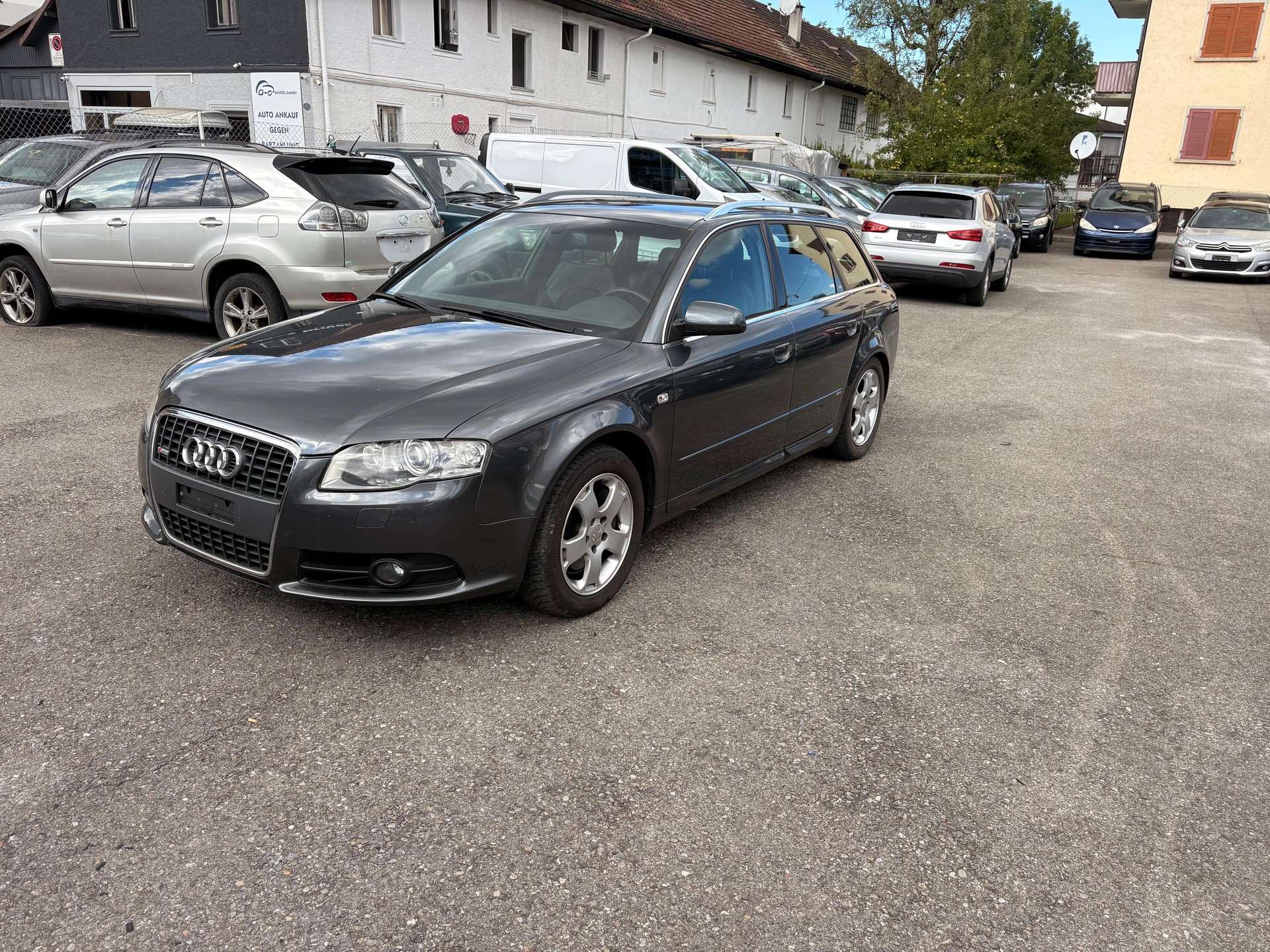 AUDI A4 Avant 2.0 Turbo FSI quattro-image-1
