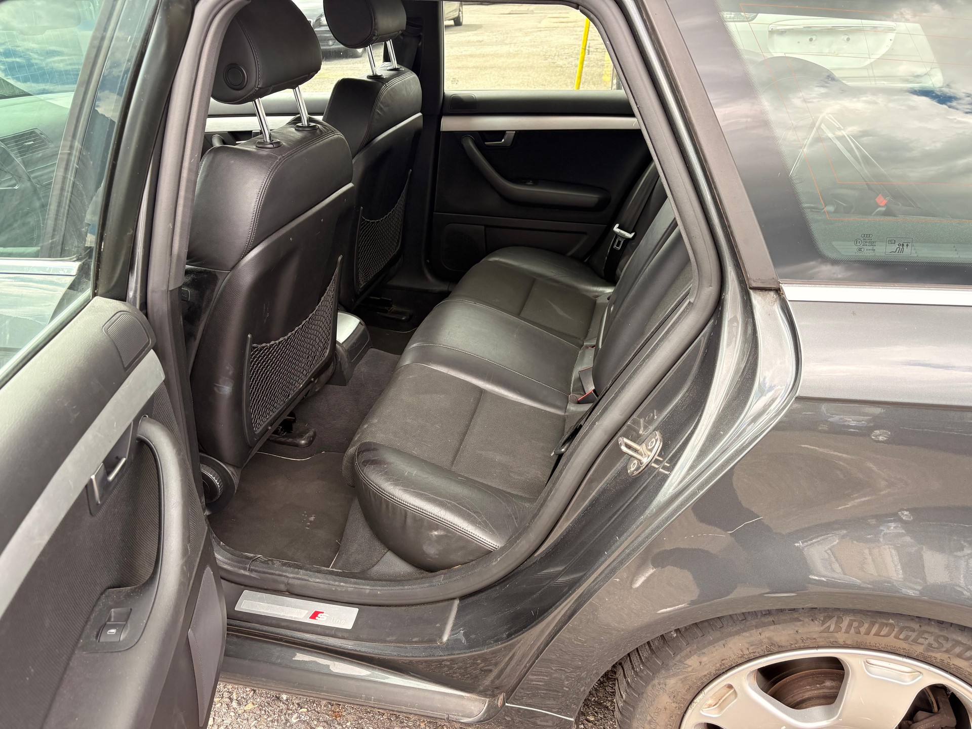 AUDI A4 Avant 2.0 Turbo FSI quattro-image-6