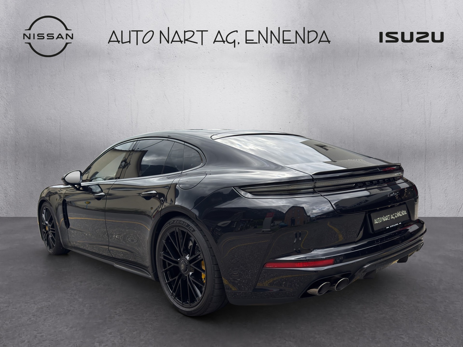 PORSCHE Panamera Turbo S E-Hybrid-showroom-element-2