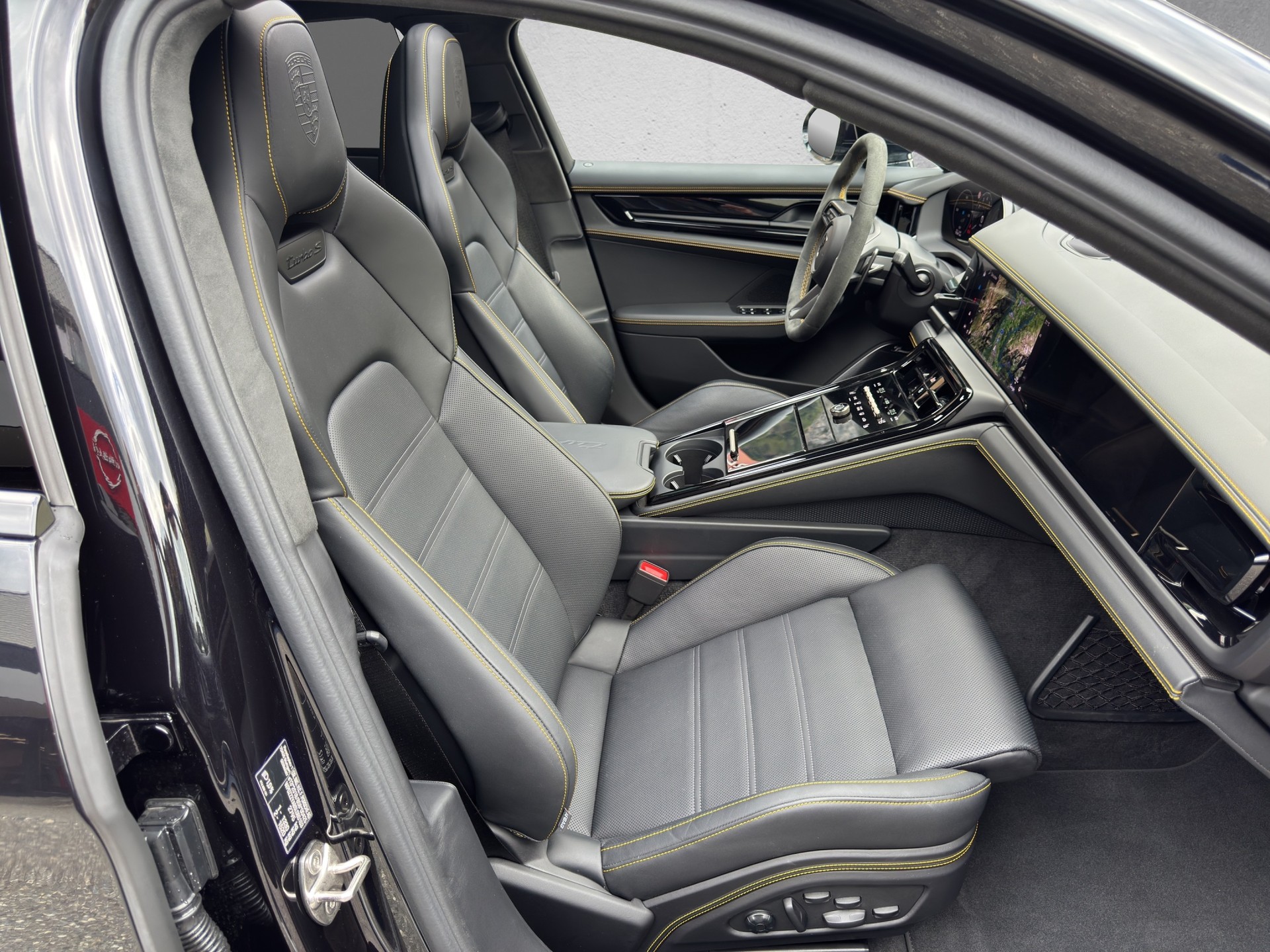 PORSCHE Panamera Turbo S E-Hybrid-image-14