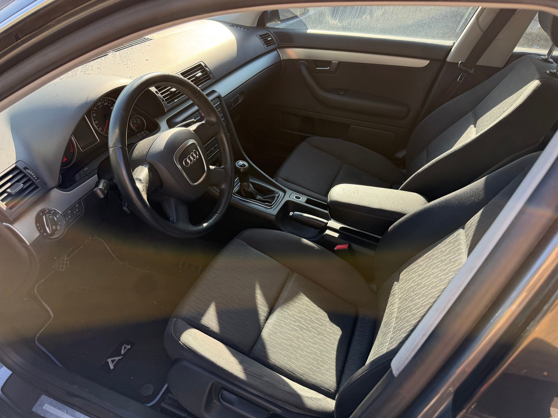 AUDI A4 Avant 1.8 Turbo-image-6