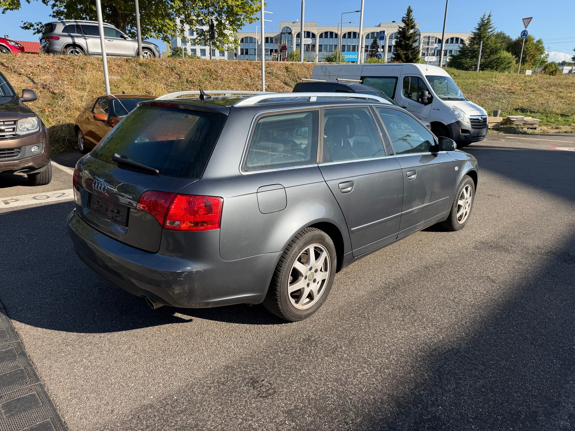 AUDI A4 Avant 1.8 Turbo-image-2