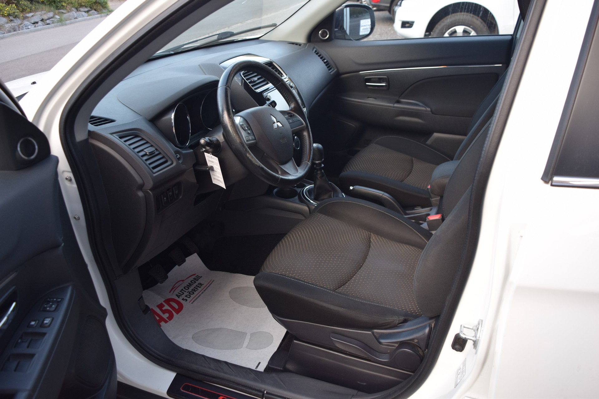 MITSUBISHI ASX 1.8 DID Celebration 300K 4WD-image-15