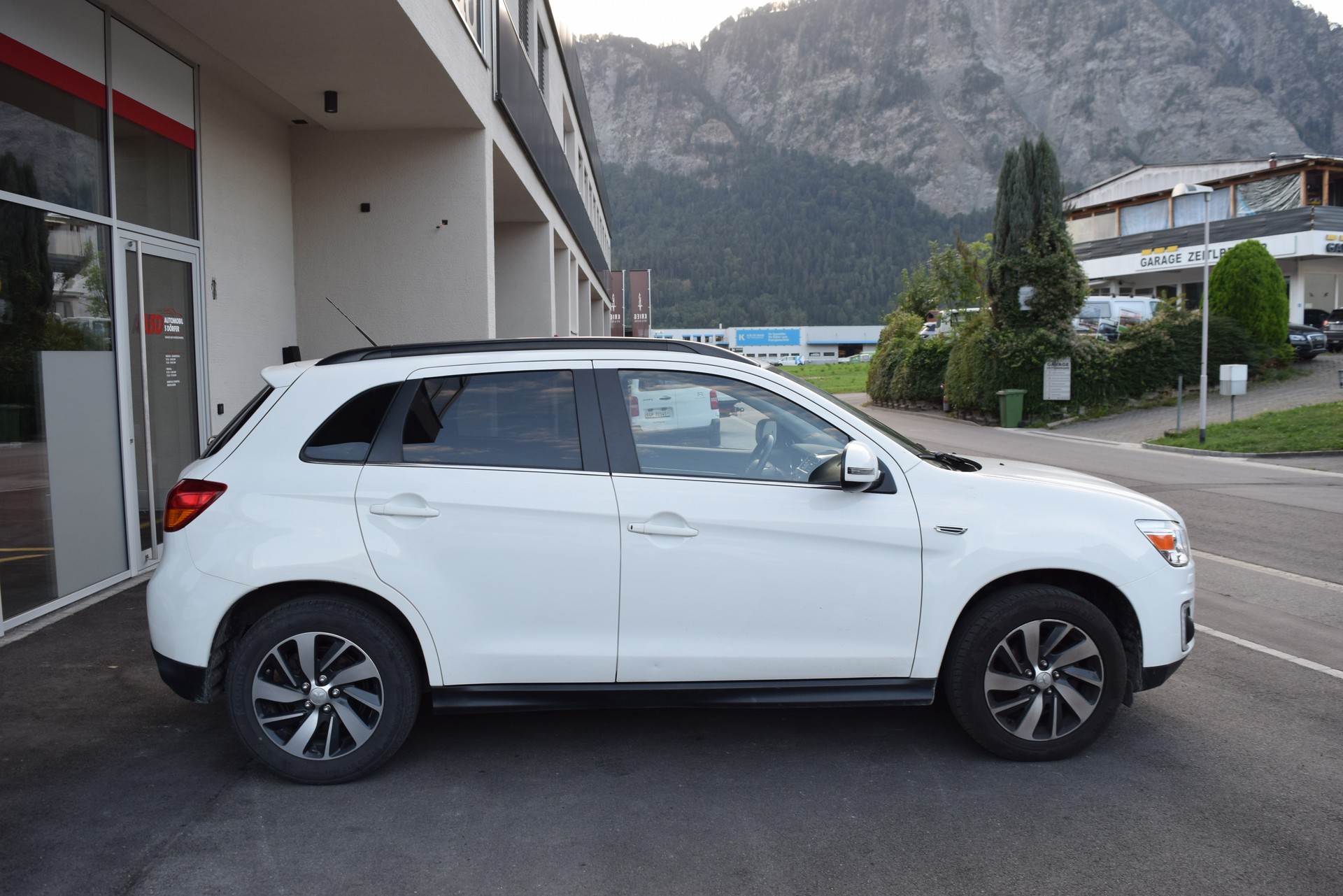 MITSUBISHI ASX 1.8 DID Celebration 300K 4WD-image-8