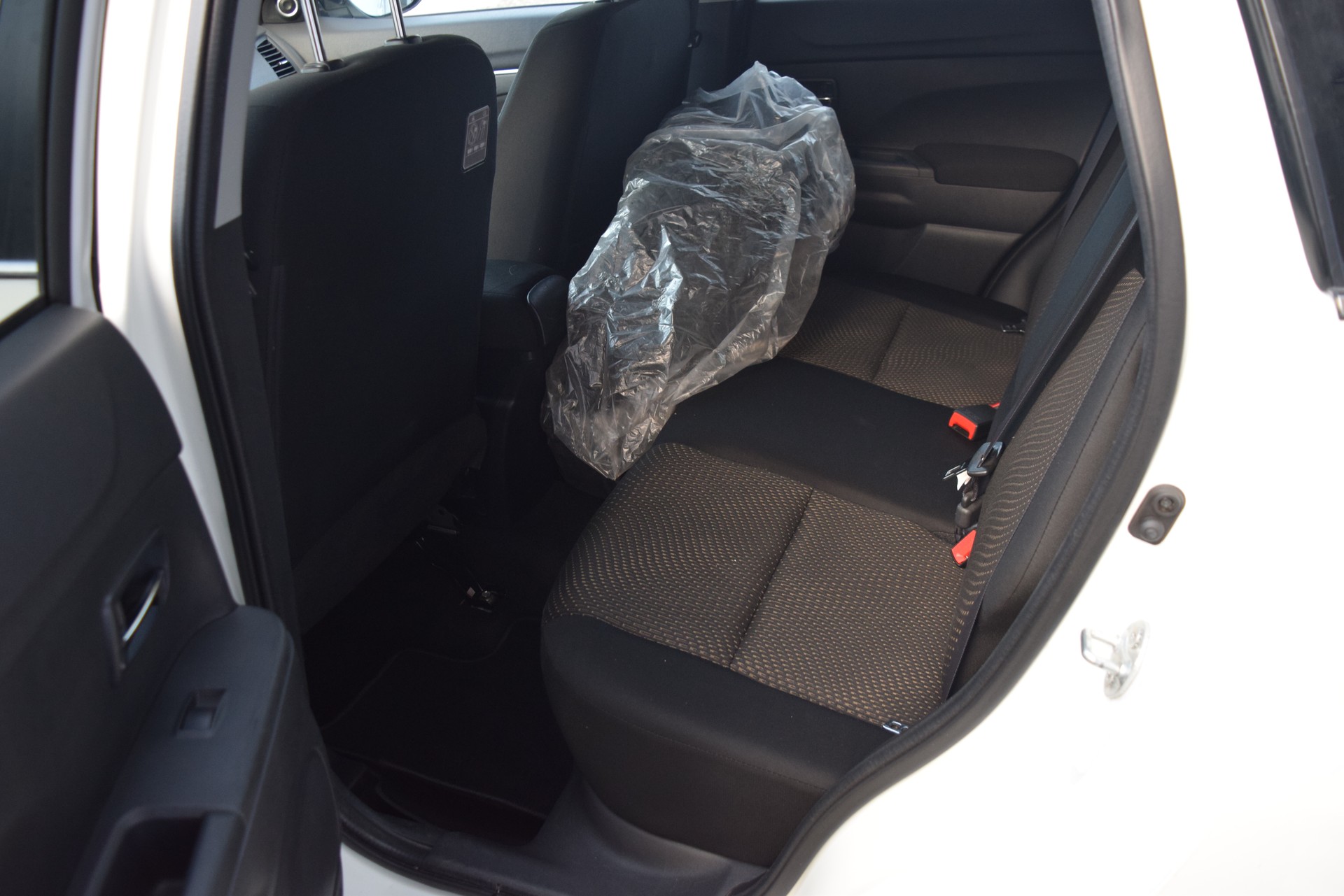 MITSUBISHI ASX 1.8 DID Celebration 300K 4WD-image-14