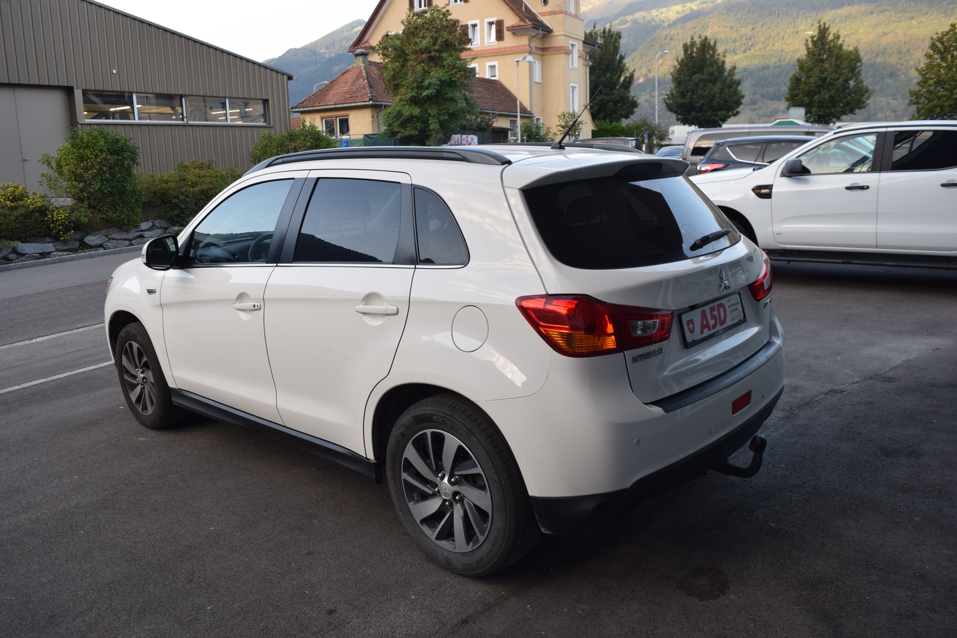 MITSUBISHI ASX 1.8 DID Celebration 300K 4WD-image-4