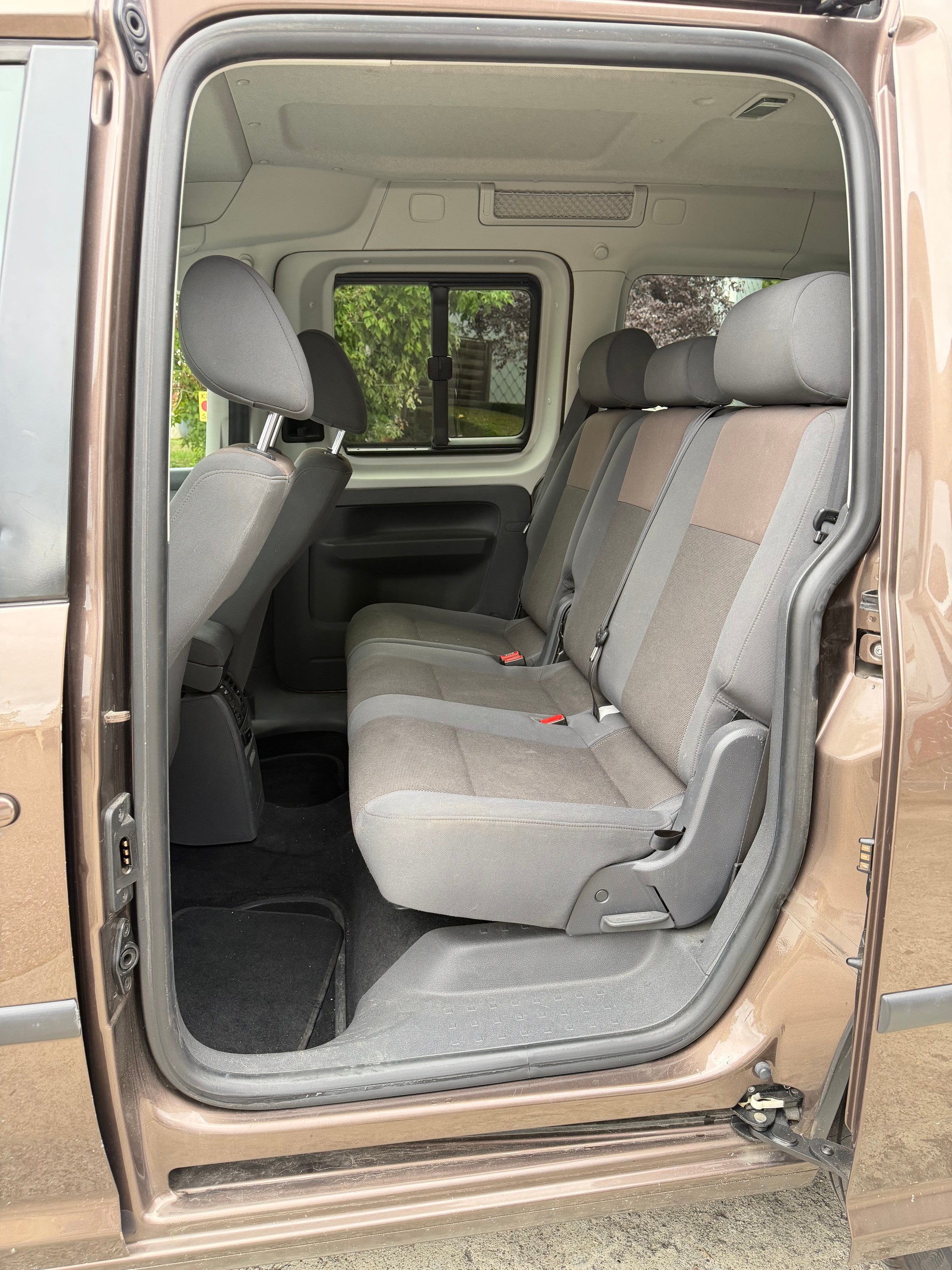 VW Caddy 1.2 TSI Family-image-11