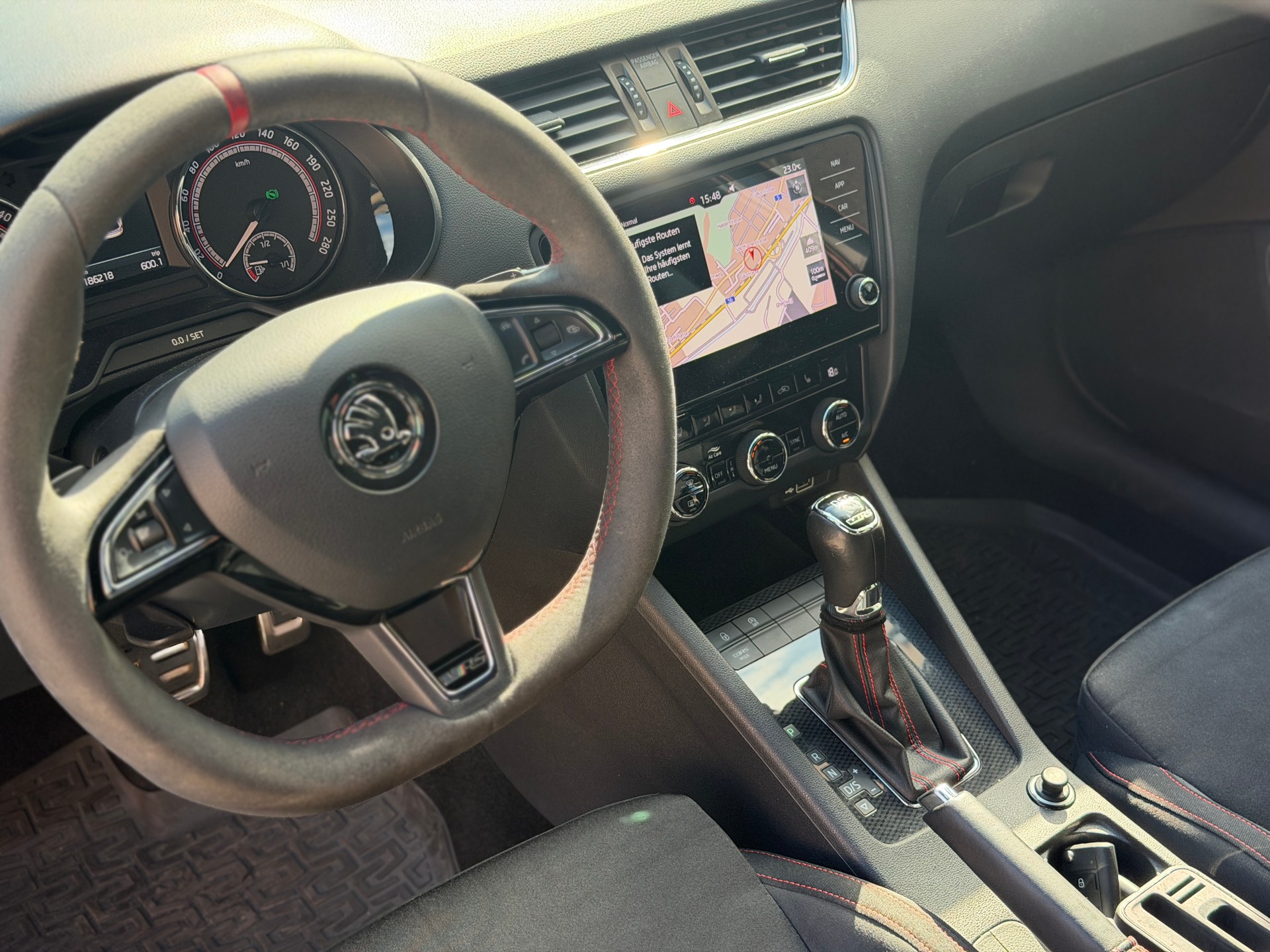 SKODA Octavia Combi 2.0 TDI RS 4x4 DSG-image-17