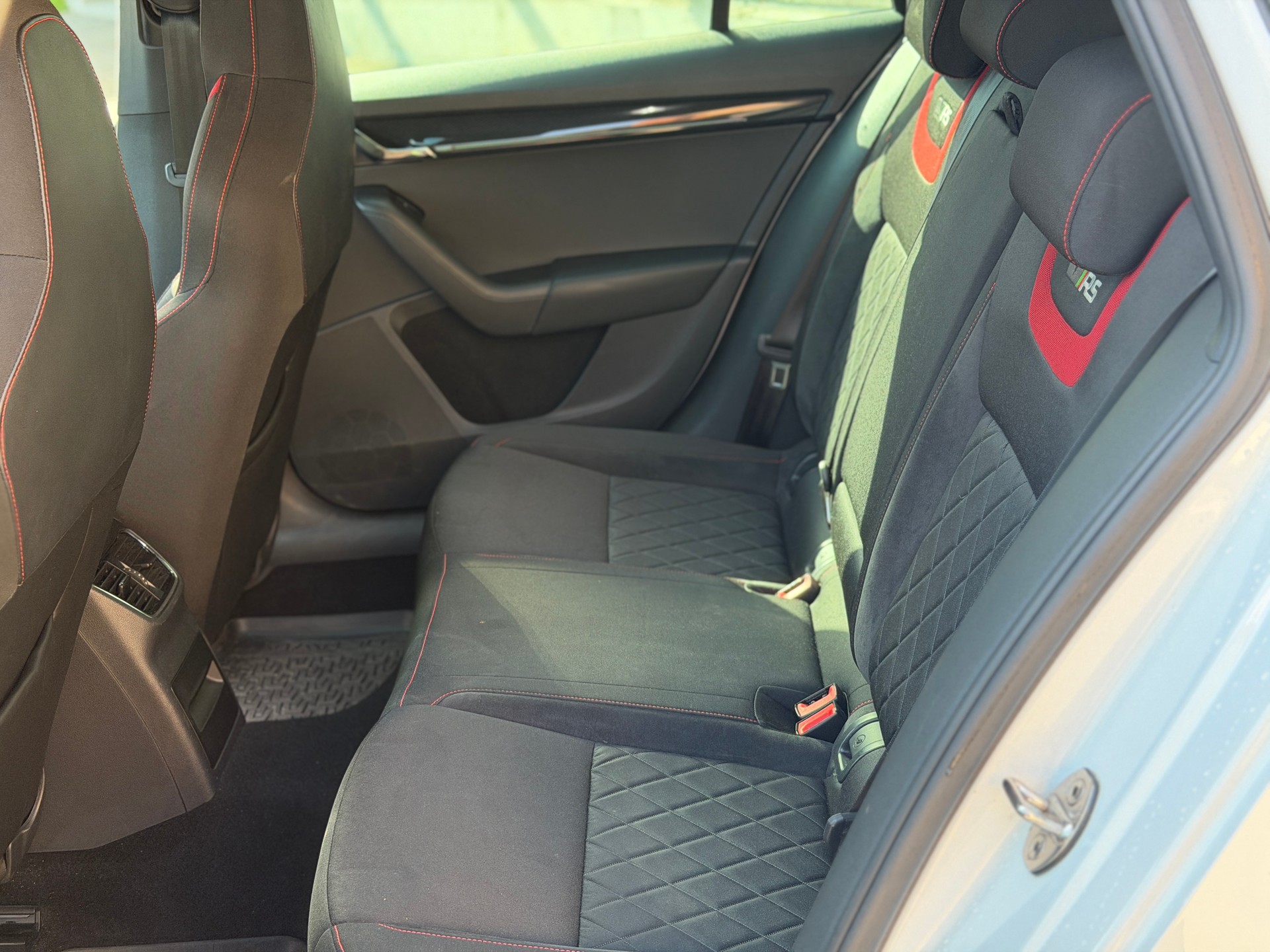 SKODA Octavia Combi 2.0 TDI RS 4x4 DSG-image-20