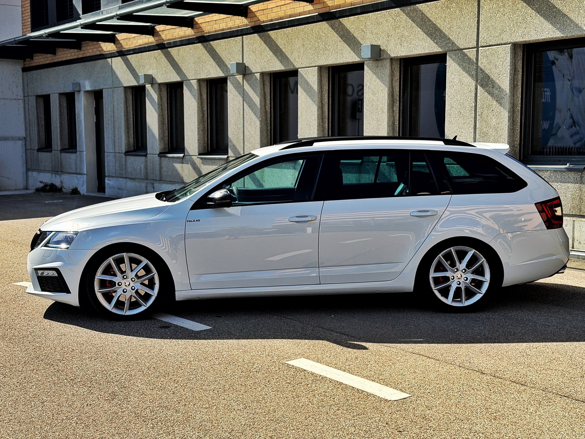 SKODA Octavia Combi 2.0 TDI RS 4x4 DSG-image-1