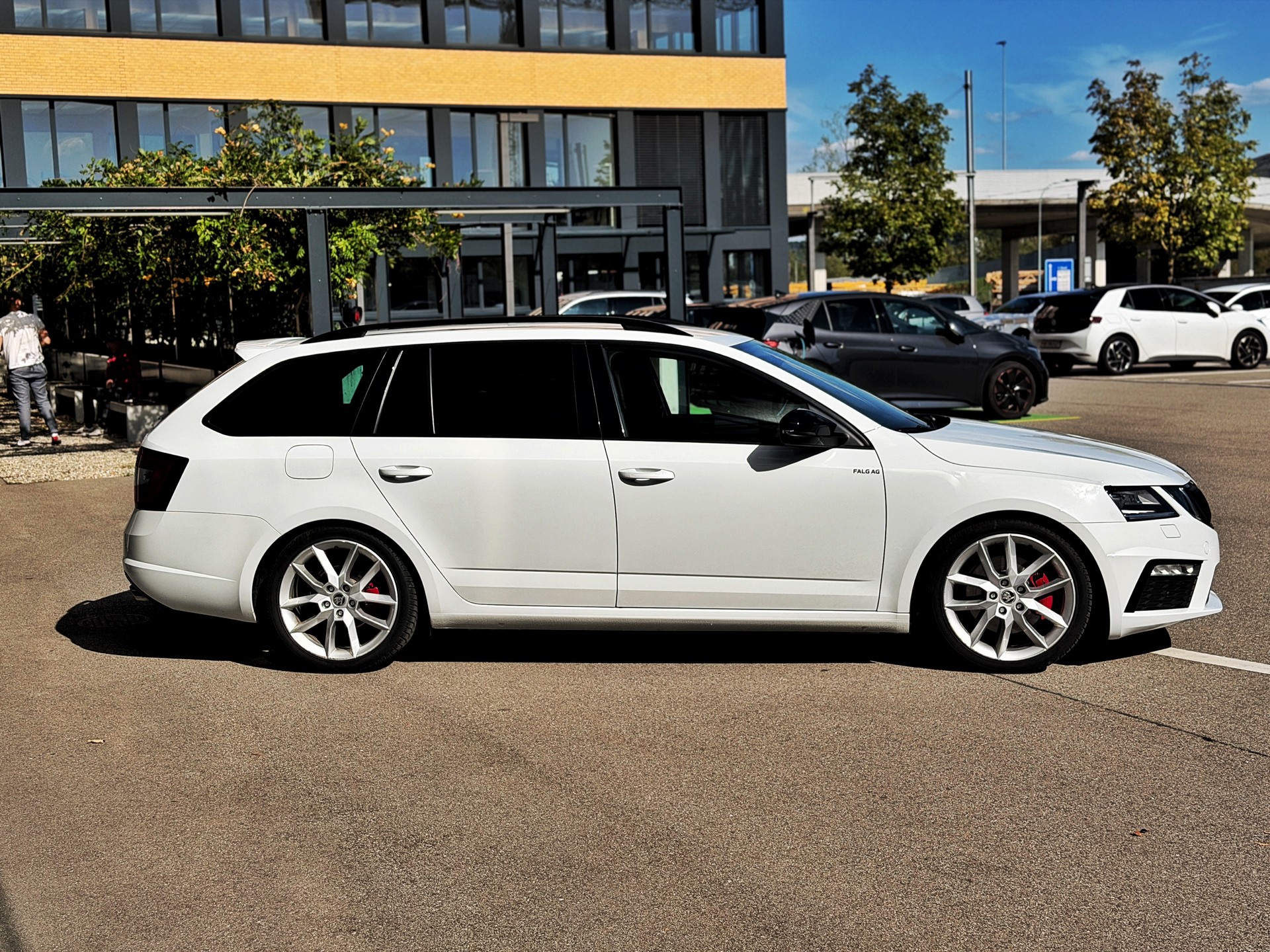 SKODA Octavia Combi 2.0 TDI RS 4x4 DSG-image-4