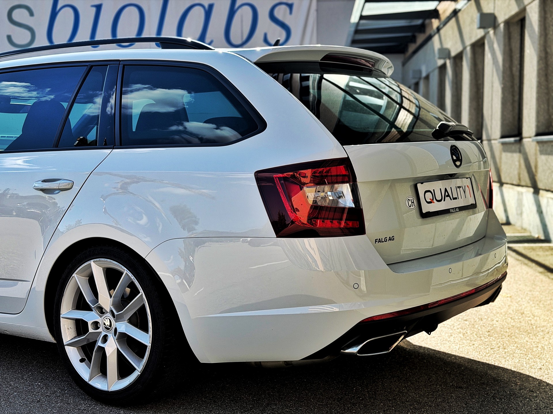 SKODA Octavia Combi 2.0 TDI RS 4x4 DSG-image-9