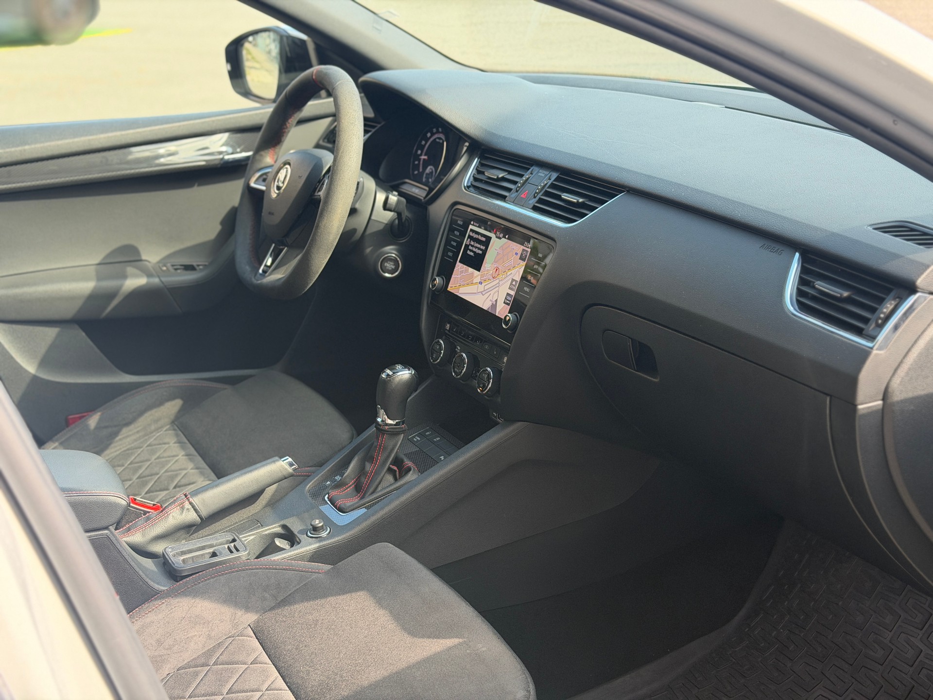 SKODA Octavia Combi 2.0 TDI RS 4x4 DSG-image-21
