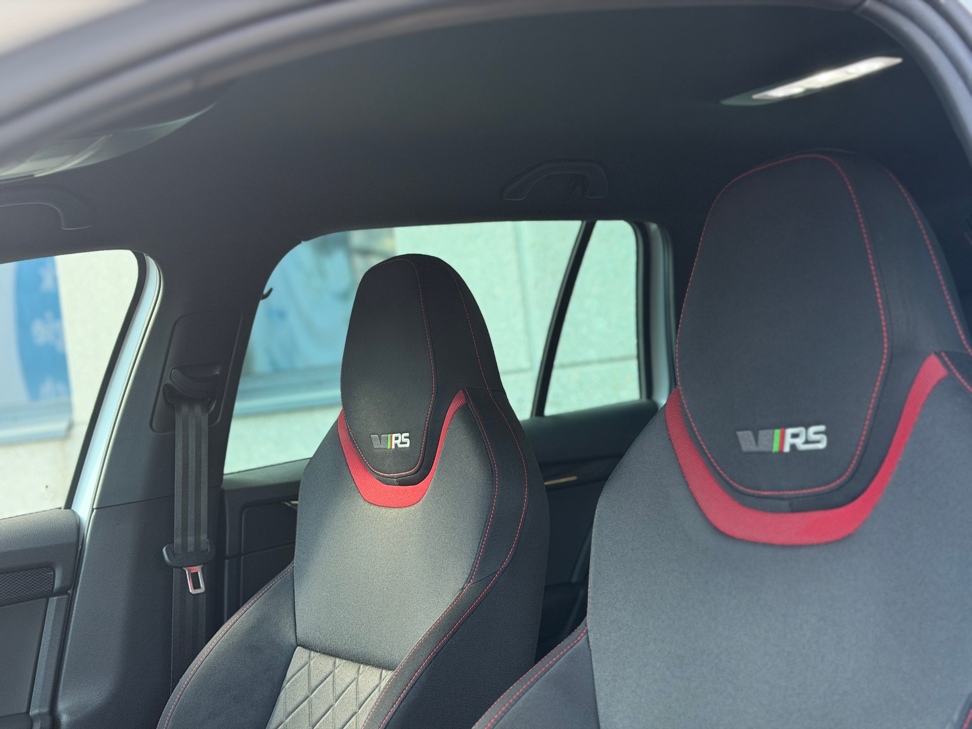 SKODA Octavia Combi 2.0 TDI RS 4x4 DSG-image-27
