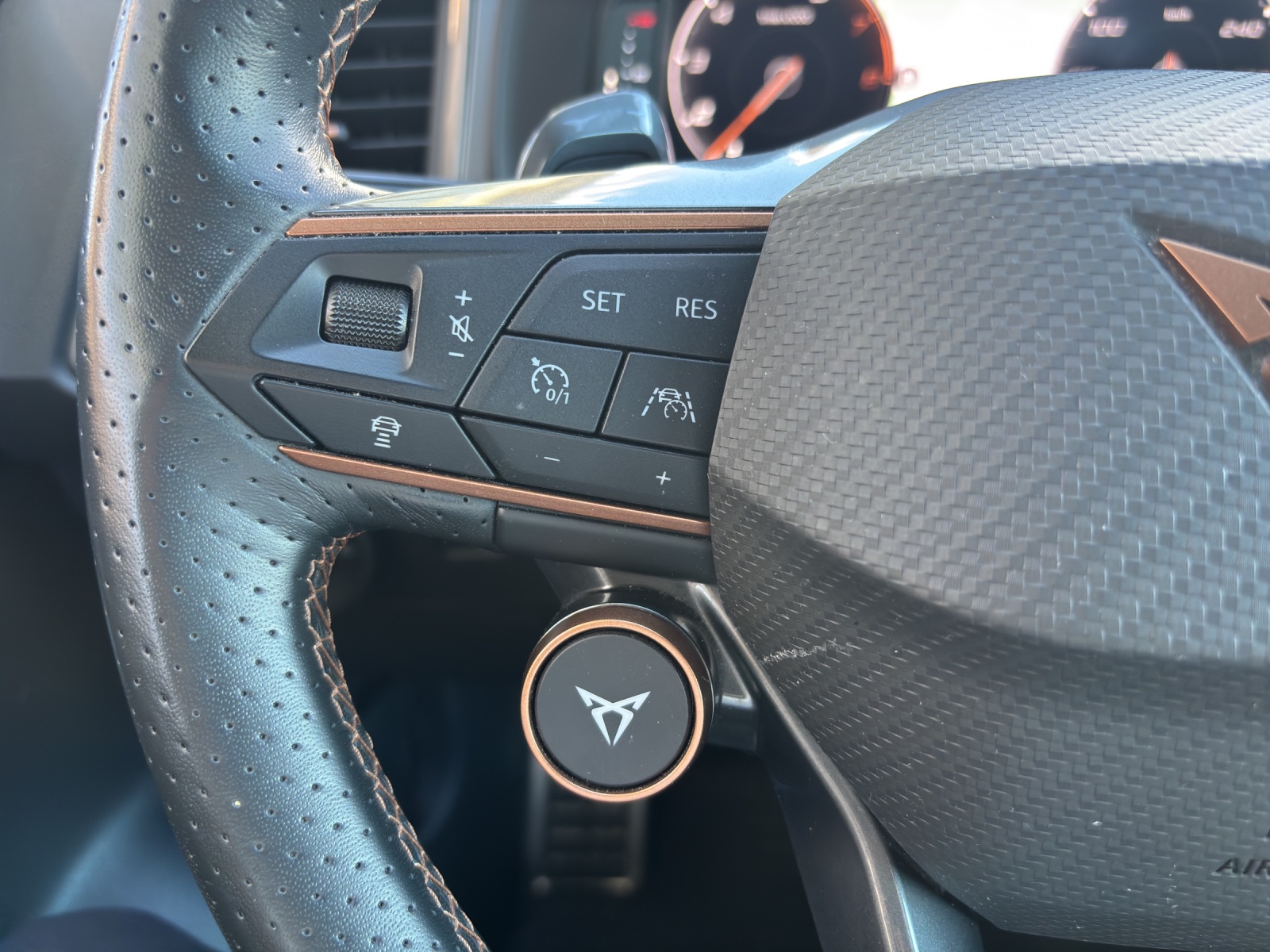 CUPRA Ateca 2.0TSI VZ 4Drive DSG mit fortl. Werksgarantie 5 Jahre, Leder & Supersportlenkrad-image-13
