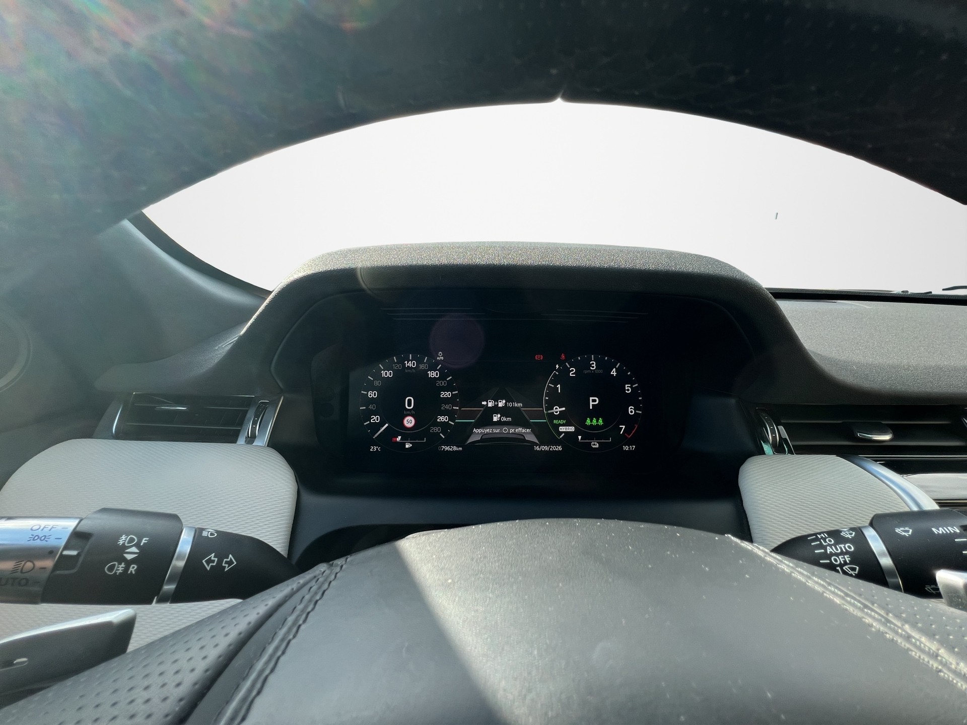 LAND ROVER Discovery Sport 1.5 T 300e R-Dynamic-image-10